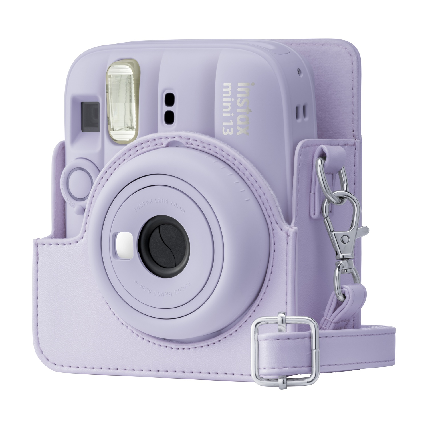 Una fotocamera istantanea Instax Mini 13 color lavanda in una custodia in pelle abbinata con finiture in metallo argentato.