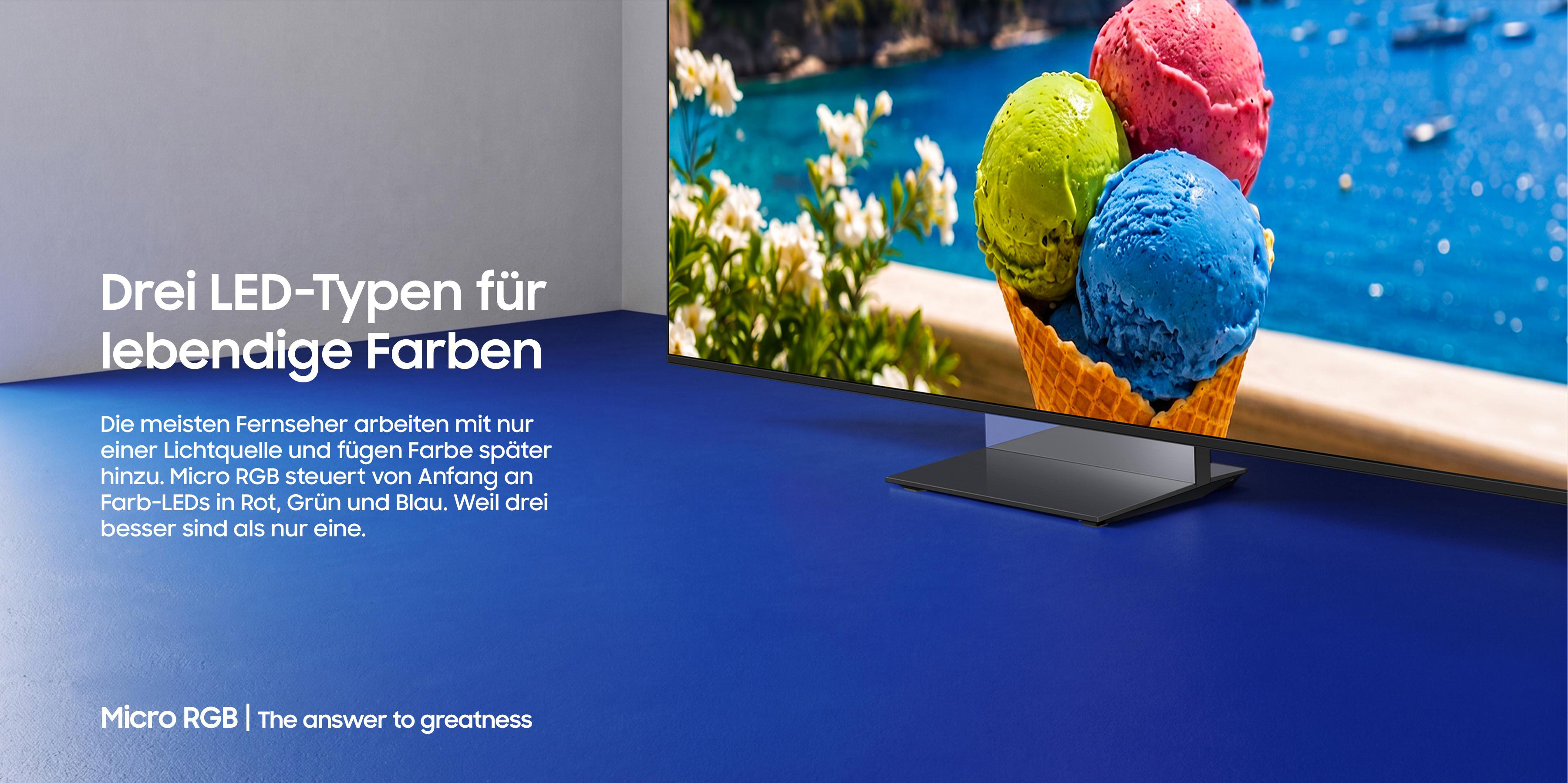 Ein Fernseher zeigt drei bunte Eiskugeln auf einem blauen Tisch, begleitet von deutschem Werbetext.