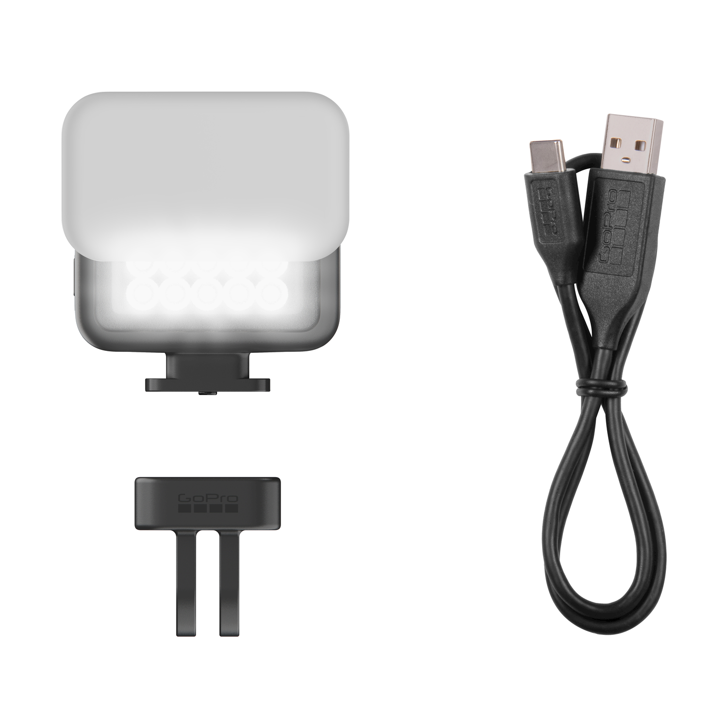 Una luce LED rettangolare con diffusore, una staffa di montaggio e un cavo USB-C su sfondo bianco.