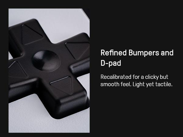 Nahaufnahme eines schwarzen D-Pads auf einem weißen Controller mit Text über verbesserte Tasten.