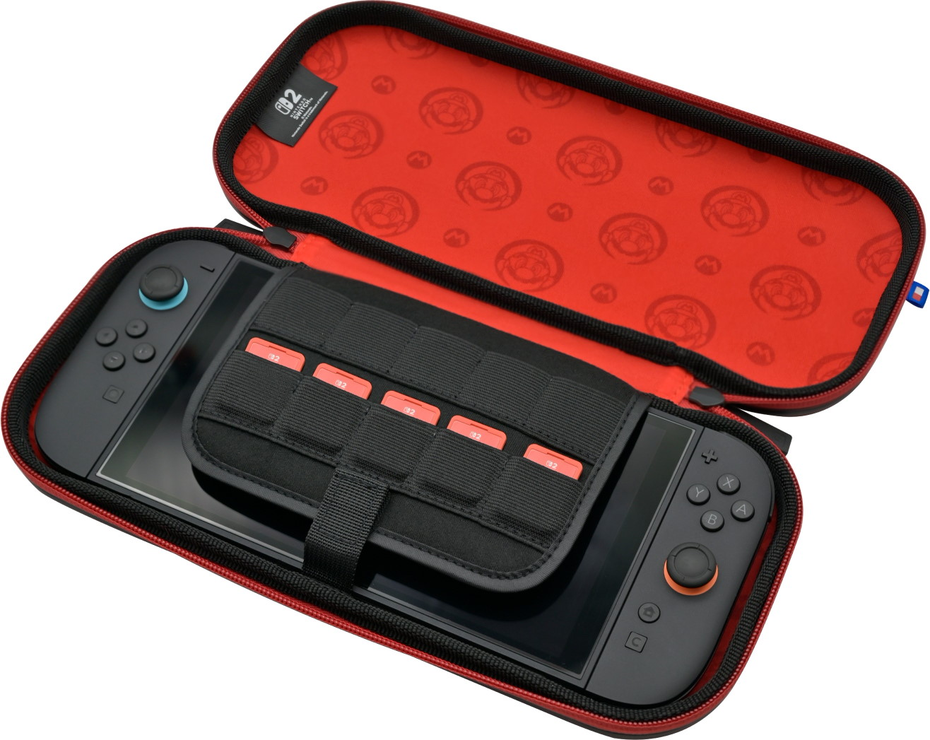 Un étui noir ouvert pour Nintendo Switch avec doublure rouge, contenant une console et cinq cartes de jeu.