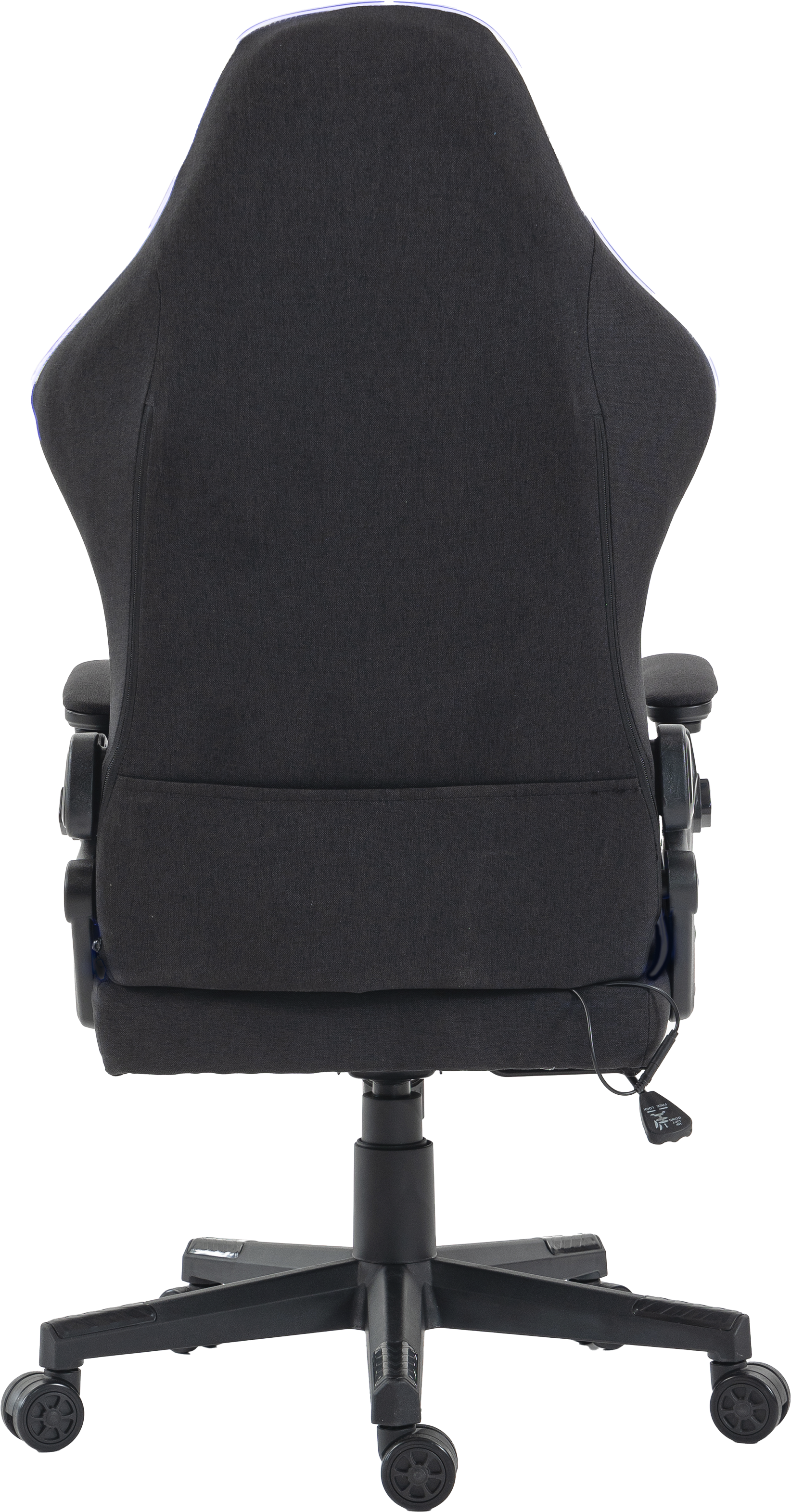 Vista posteriore di una sedia da gioco nera ergonomica con ruote su sfondo nero.