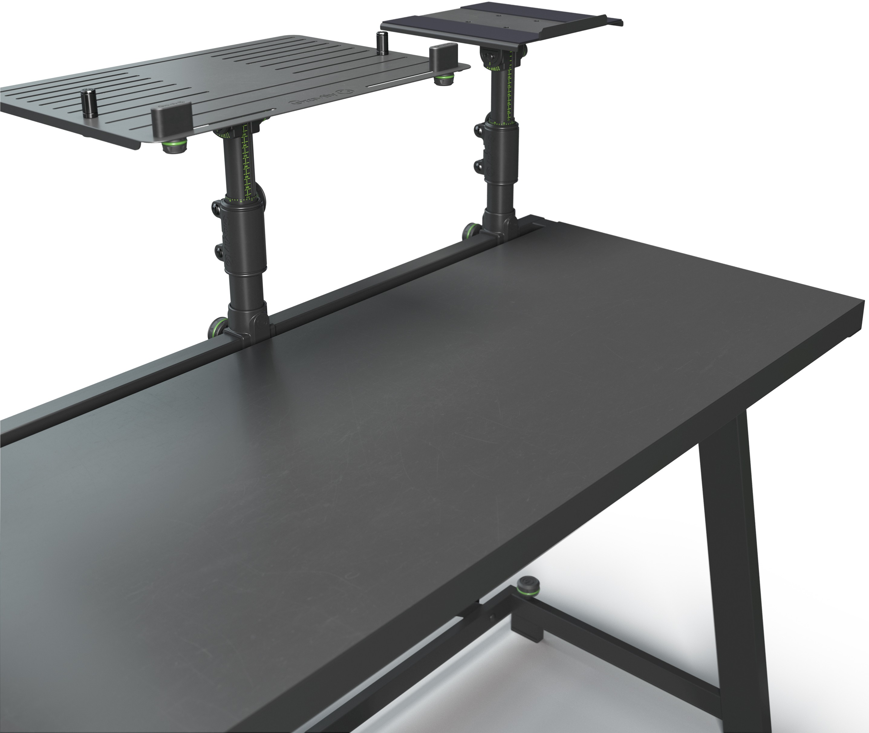 Bureau de studio noir avec deux étagères supérieures réglables sur fond blanc.