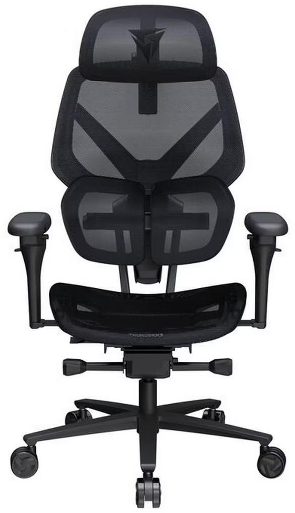Una sedia da ufficio ergonomica nera con schienale in rete, braccioli regolabili e rotelle su sfondo bianco.