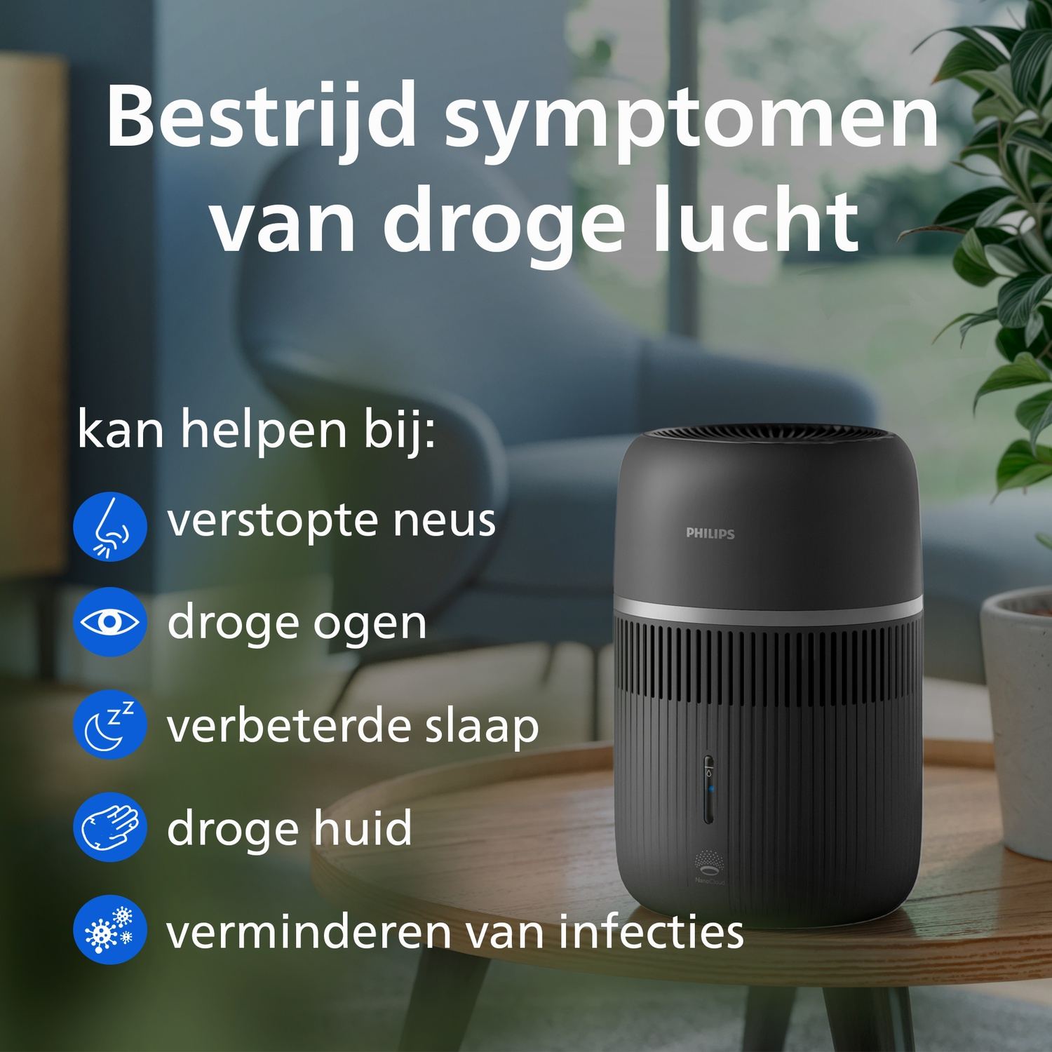 Een zwarte Philips luchtbevochtiger op een houten tafel in een moderne woonkamer met Nederlandse tekst.