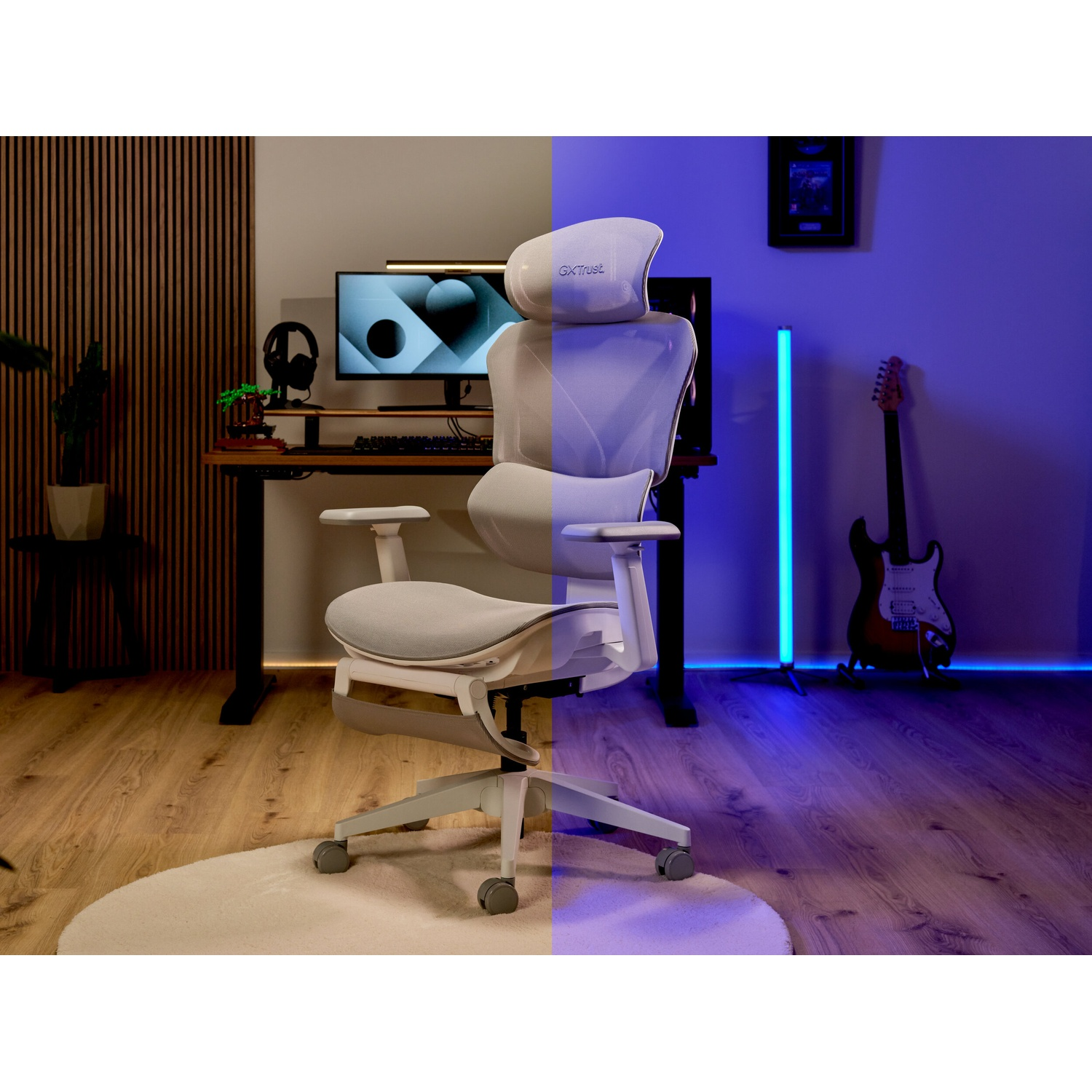 Una sedia ergonomica bianca in una stanza con pavimento in legno e illuminazione divisa.
