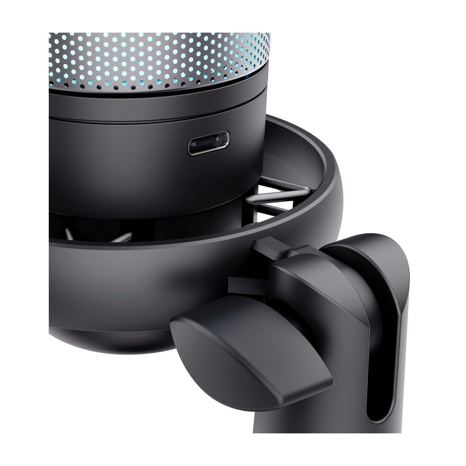 Primo piano di un microfono nero in un supporto con porta USB-C.