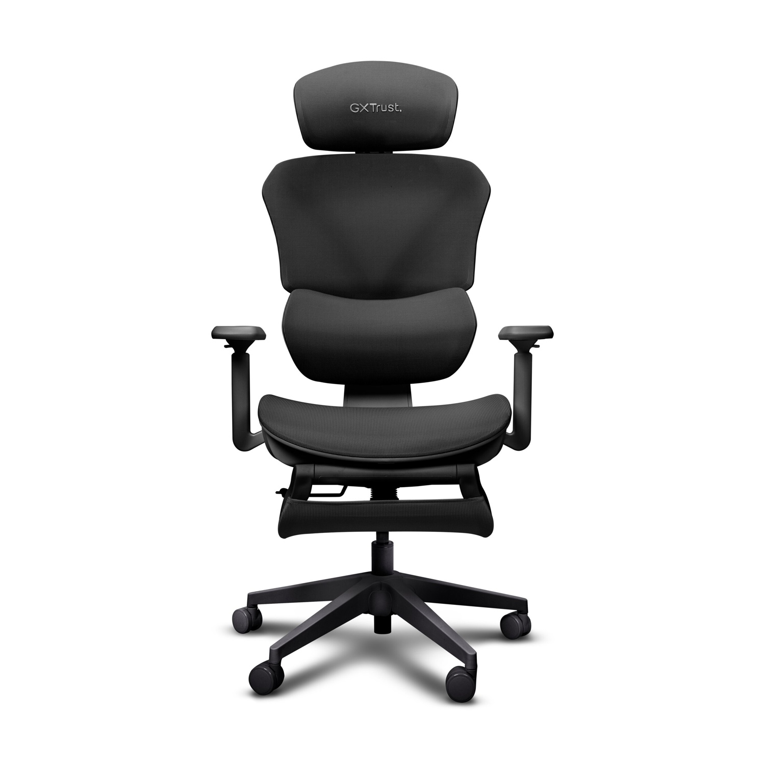 Sedia da ufficio ergonomica nera con poggiatesta e ruote su sfondo bianco.