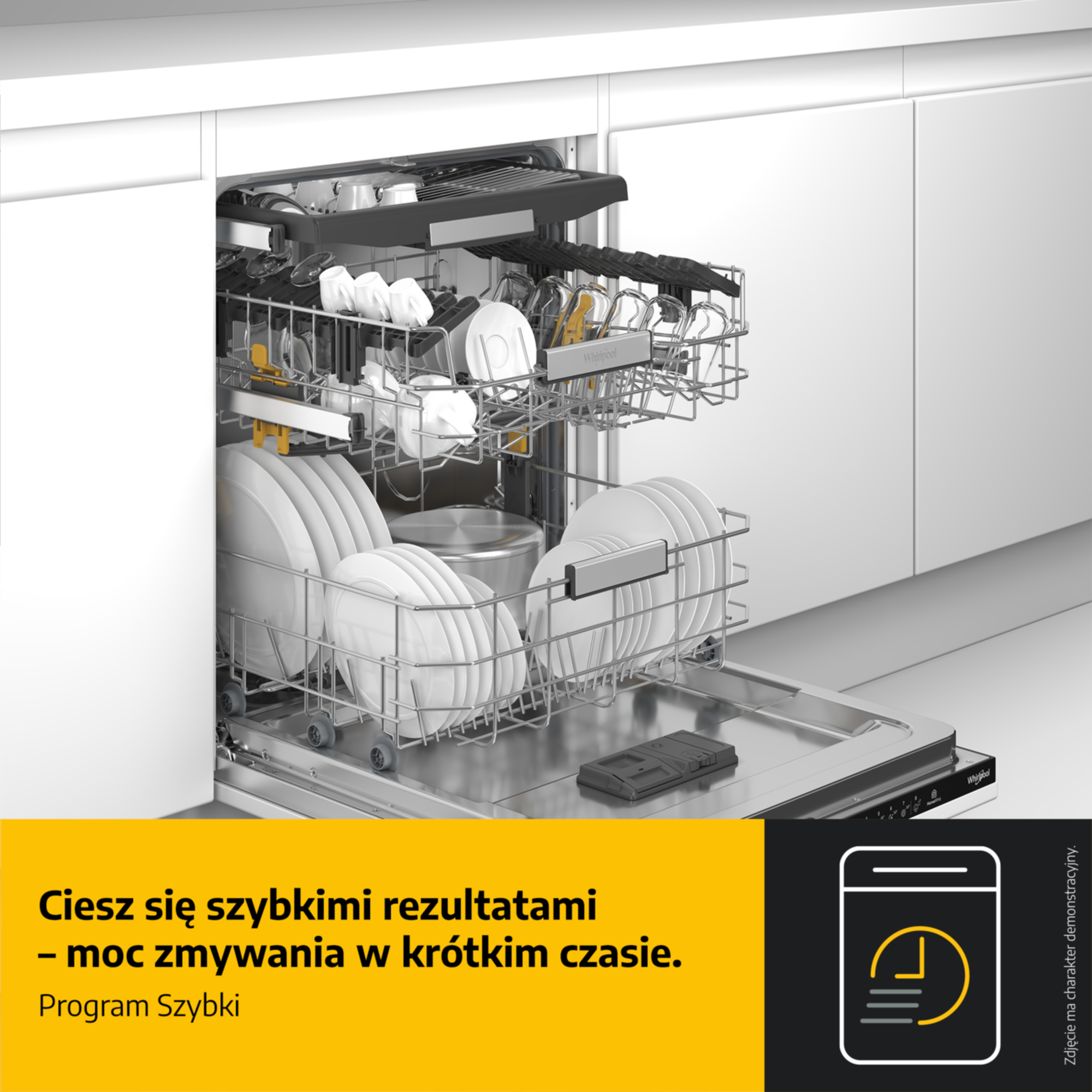 Otwarta zmywarka z załadowanymi koszami i tekstem u dołu.