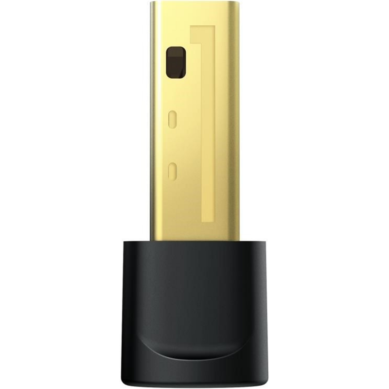 Un conector USB dorado con una tapa negra sobre fondo negro.