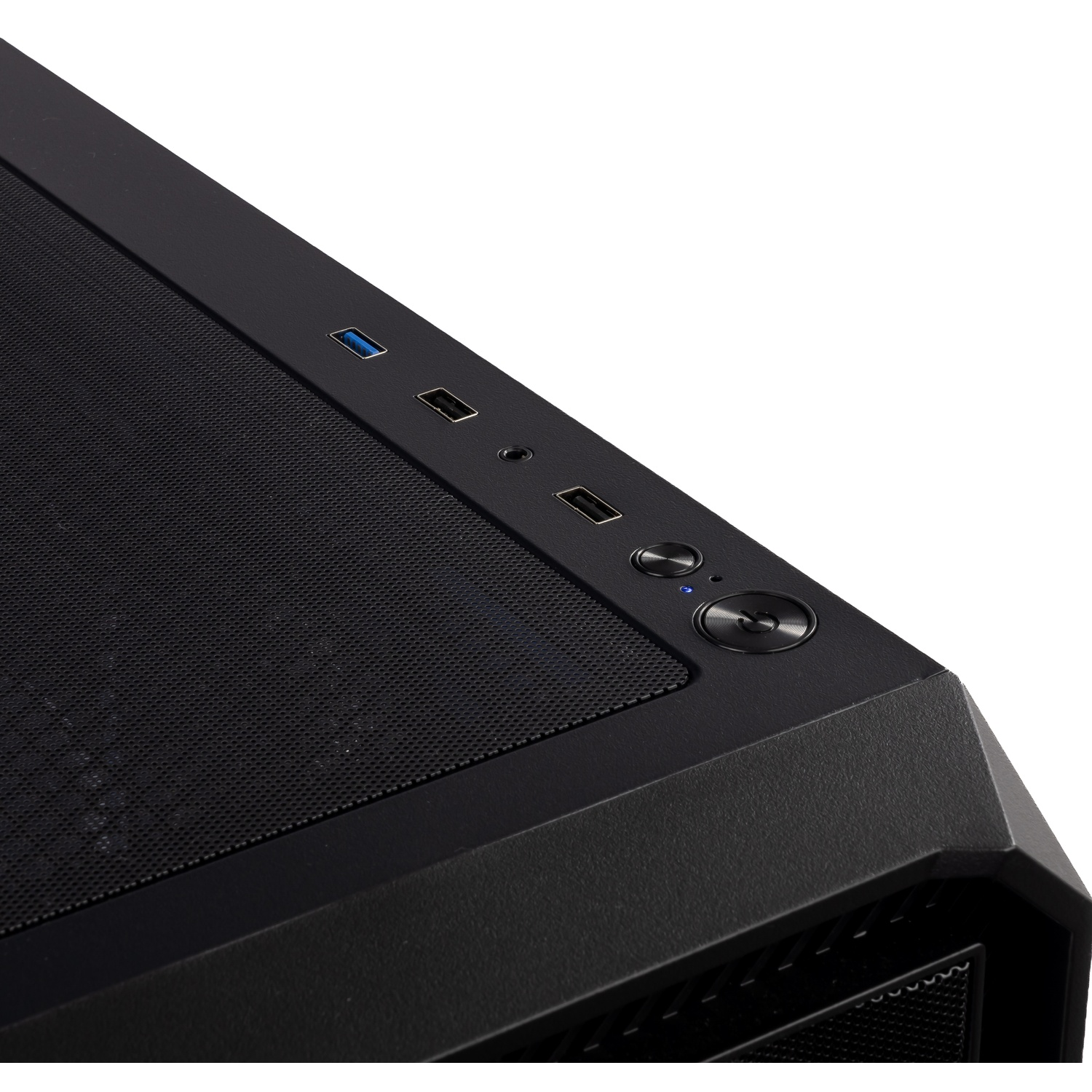 Gros plan sur le panneau supérieur d'un boîtier de PC noir avec ports USB et bouton d'alimentation.