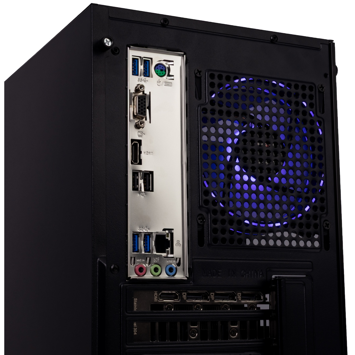Vue arrière d'un boîtier de PC noir avec panneau E/S et ventilateur rétroéclairé bleu.