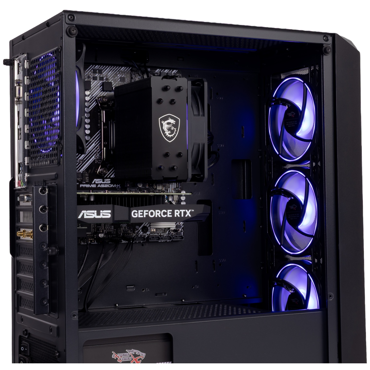 Boîtier de PC ouvert avec carte graphique ASUS, ventirad MSI et trois ventilateurs bleus.