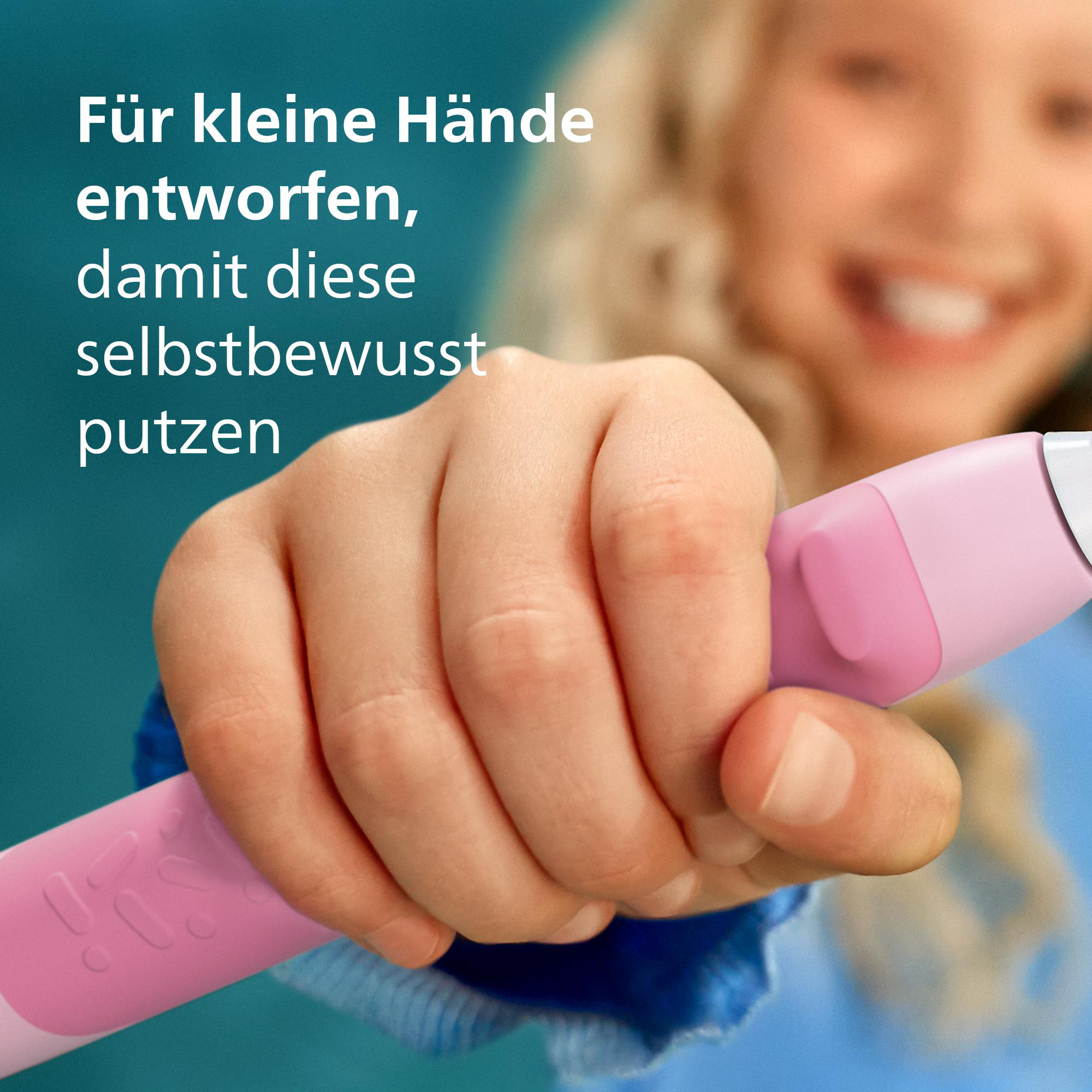 Ein Kind hält eine rosa-weiße elektrische Zahnbürste mit deutschem Text links.