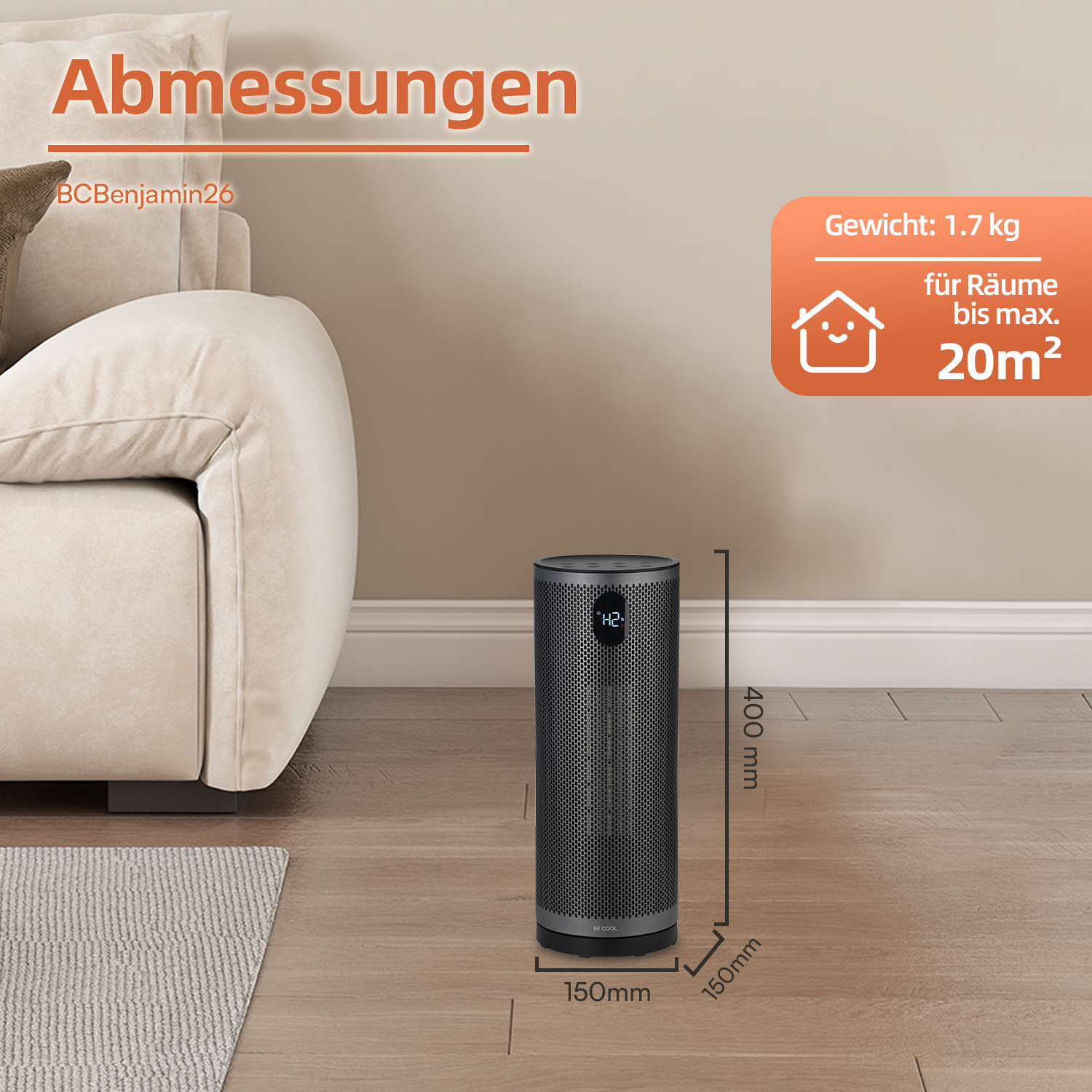 Grauer zylindrischer Heizlüfter auf Holzboden mit Größenangaben und Sofa im Hintergrund.