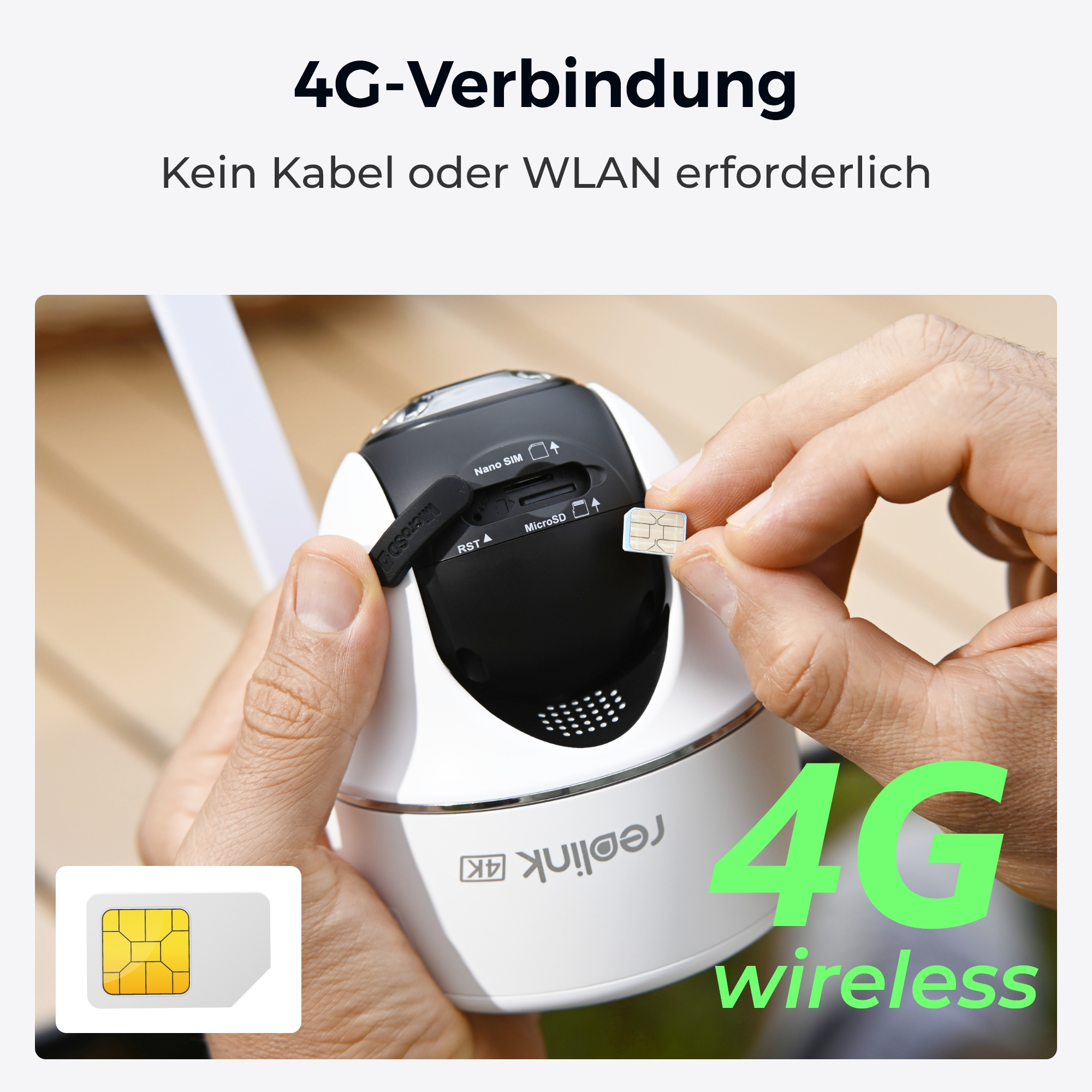 Person setzt eine SIM-Karte in eine weiße Überwachungskamera ein.
