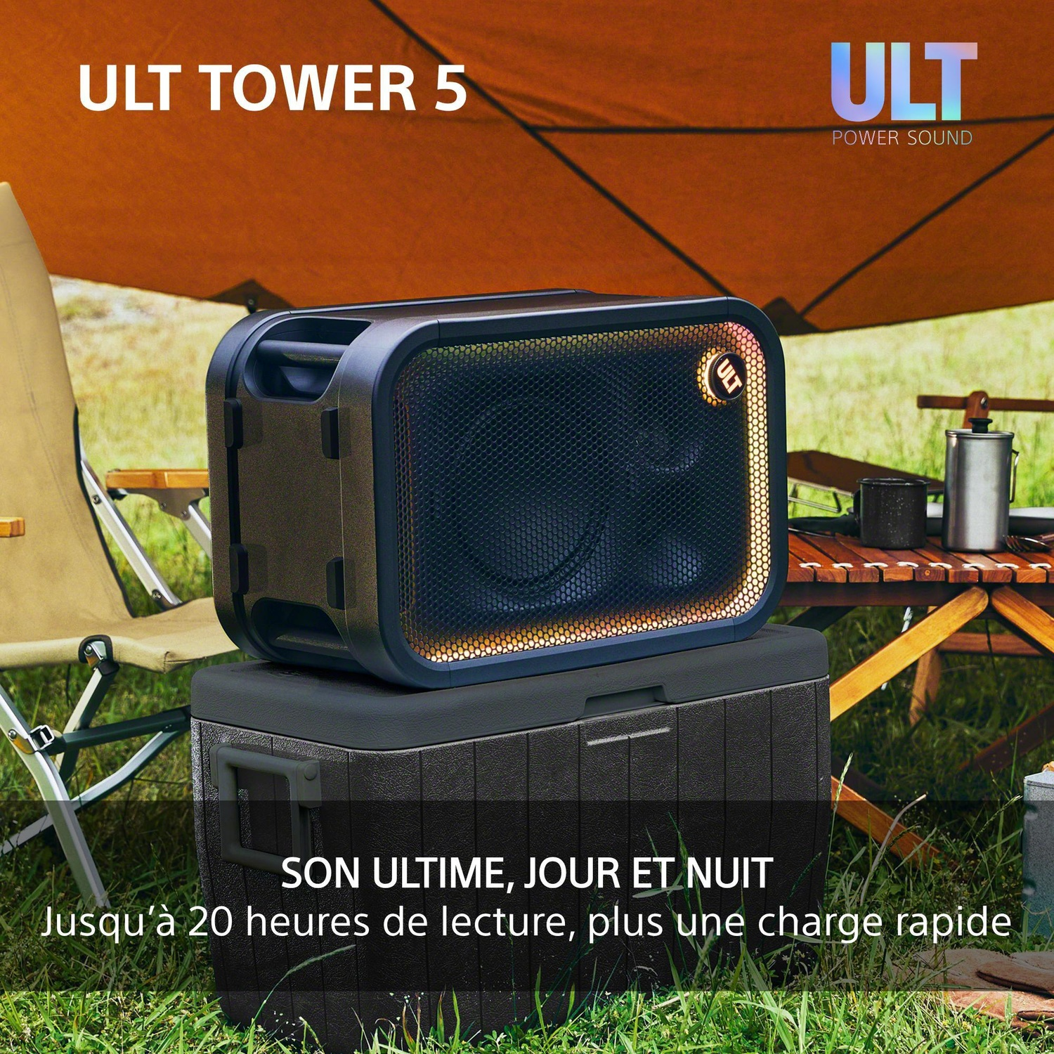Une enceinte noire ULT TOWER 5 posée sur une glacière dans un camping.