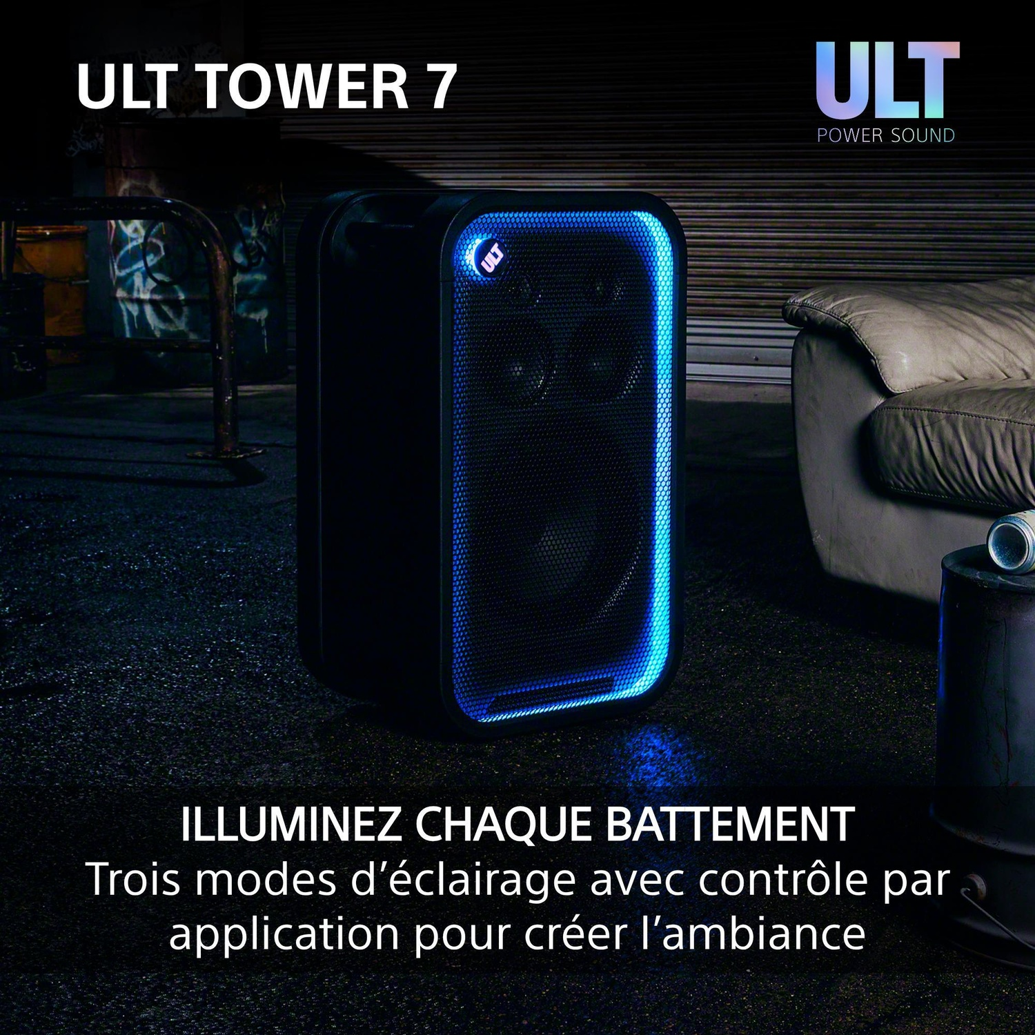 Enceinte ULT Tower 7 noire avec éclairage LED bleu sur fond sombre.