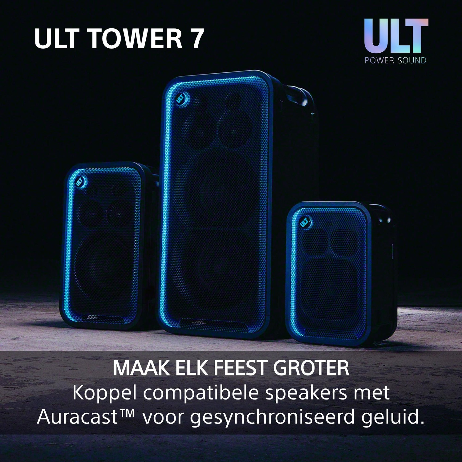 Drie zwarte ULT Tower speakers met blauwe LED-verlichting op een donkere vloer met Nederlandse tekst.