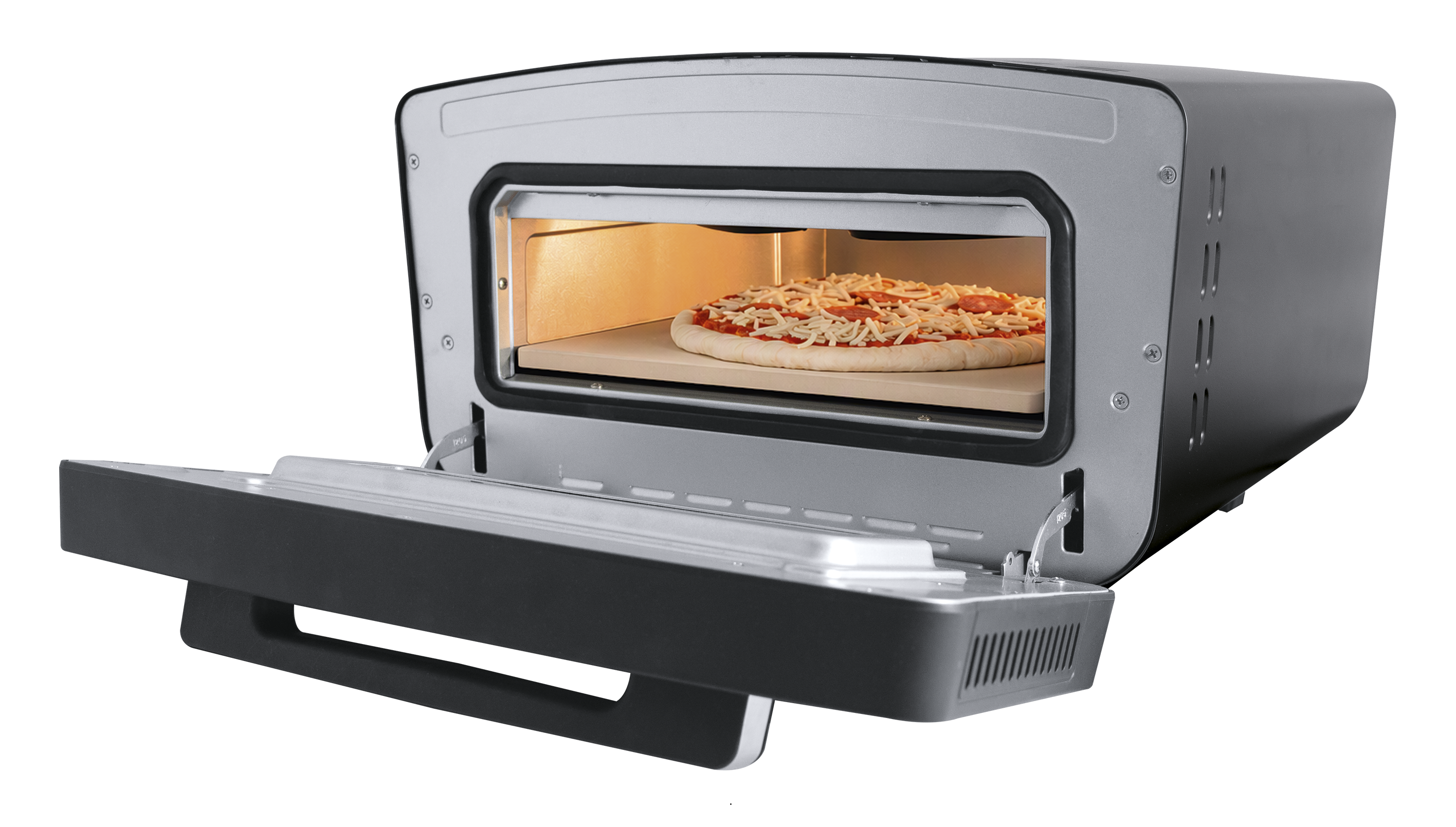 Srebrny piec do pizzy z otwartymi drzwiami i surową pizzą na kamieniu w ciepłym świetle.