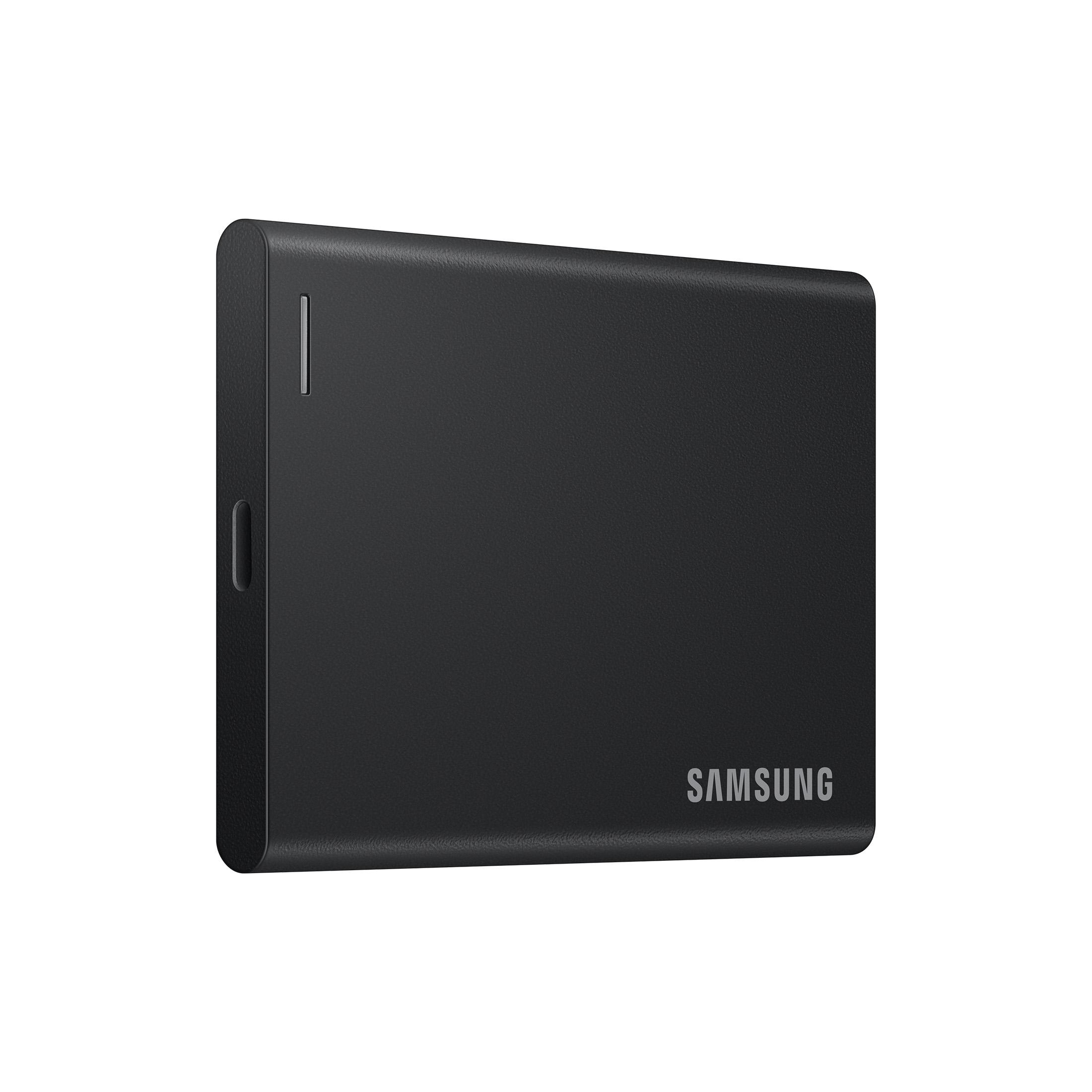 Schwarze Samsung-Festplatte mit abgerundeten Ecken und weißer Anzeigeleuchte vor weißem Hintergrund.