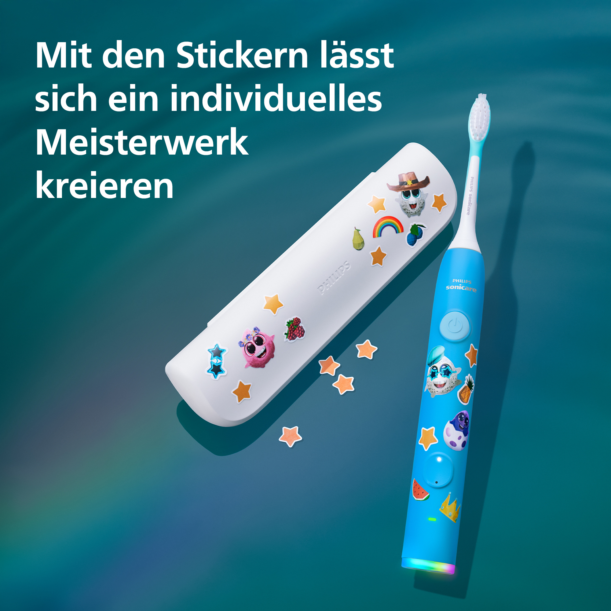 Spazzolino per bambini Philips Sonicare blu e custodia bianca decorati con adesivi colorati su sfondo verde.