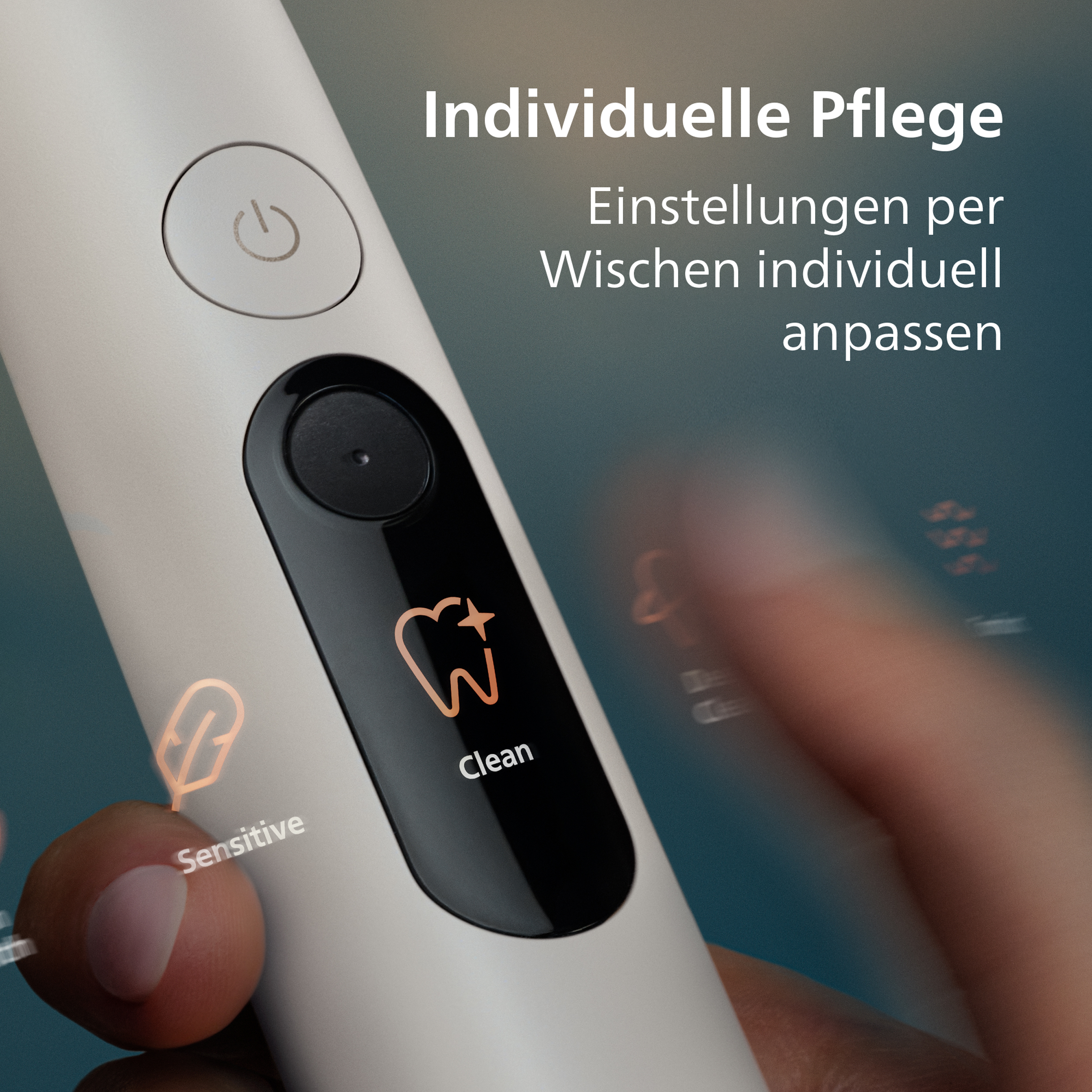 Une main interagit avec l'écran tactile d'une brosse à dents électrique blanche.