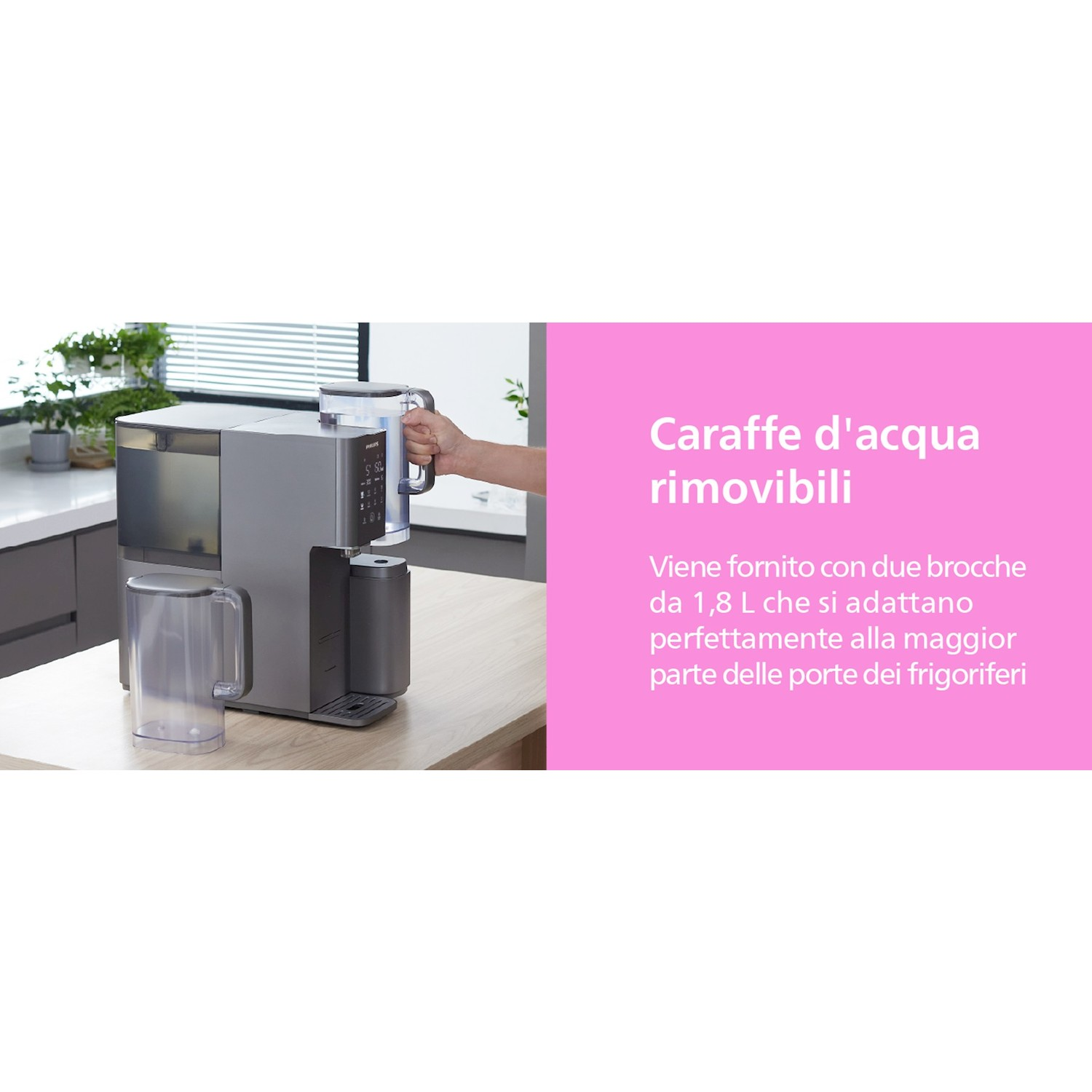 Una macchina da caffè su un bancone di legno con serbatoio d'acqua e testo su sfondo rosa.