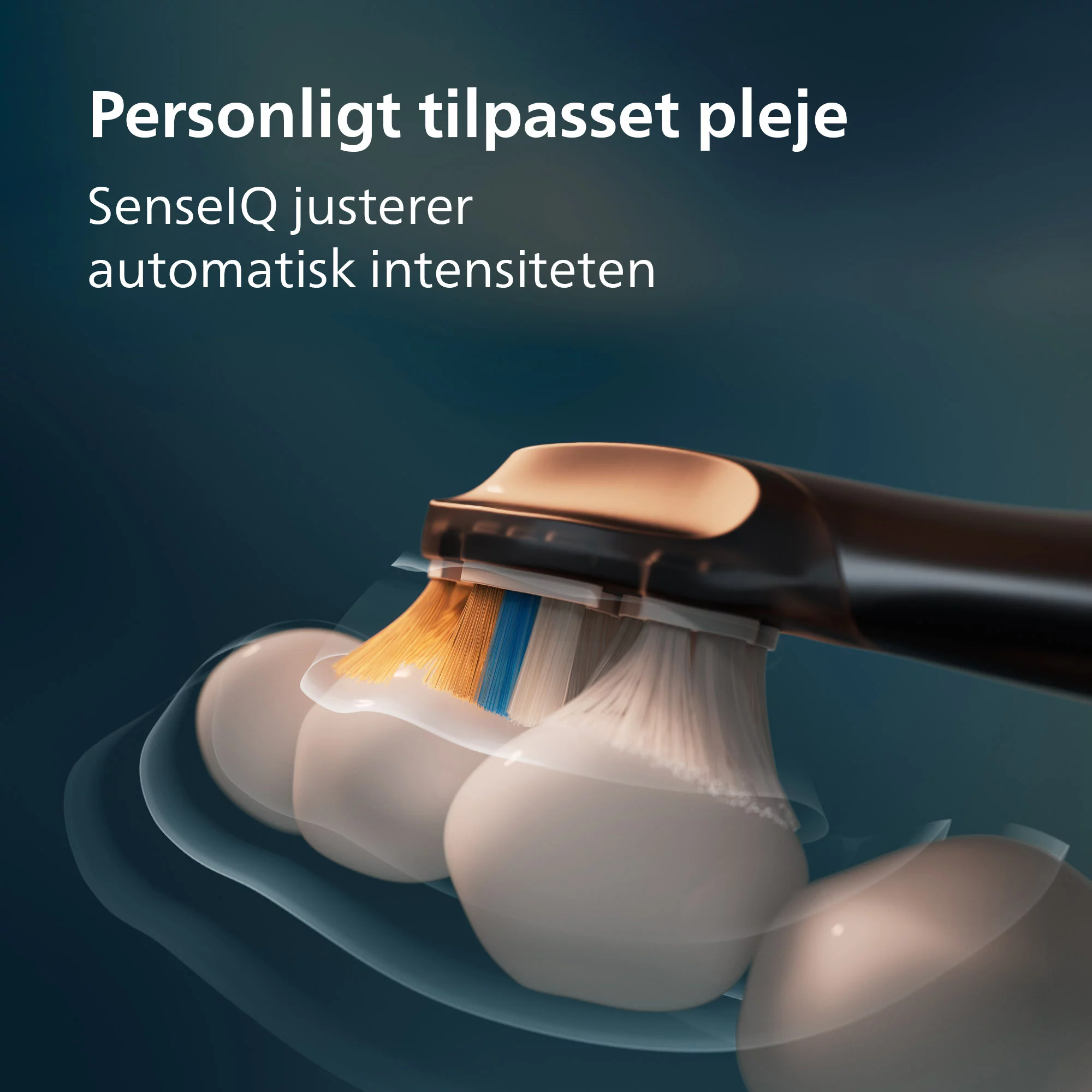 Eine elektrische Zahnbürste mit SenseIQ-Technologie reinigt Zähne, begleitet von Text auf Dänisch.