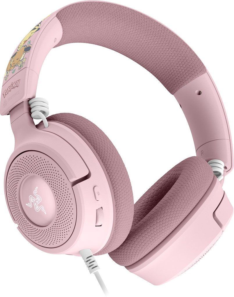 Casque gaming rose avec design Pokémon, coussinets doux et câble blanc sur fond blanc.