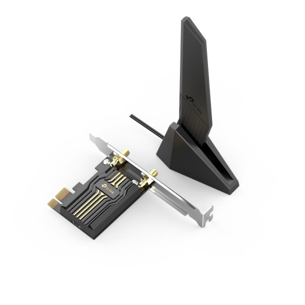 Tarjeta de red PCIe negra con conectores dorados y antena de pie sobre fondo blanco.