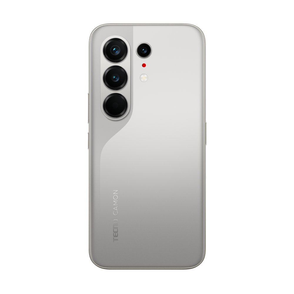 Siyah arka plan üzerinde üç dikey kameraya sahip gümüş renkli bir Tecno Camon akıllı telefonun arkası.
