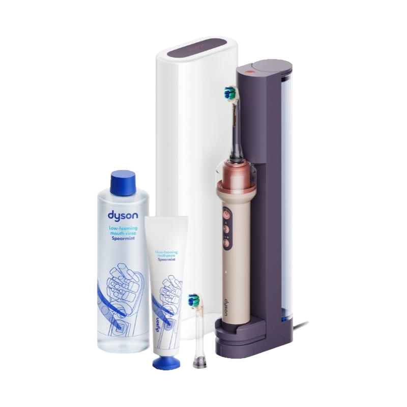 Kit de soins bucco-dentaires Dyson avec brosse à dents électrique sur socle, dentifrice, bain de bouche et tête.