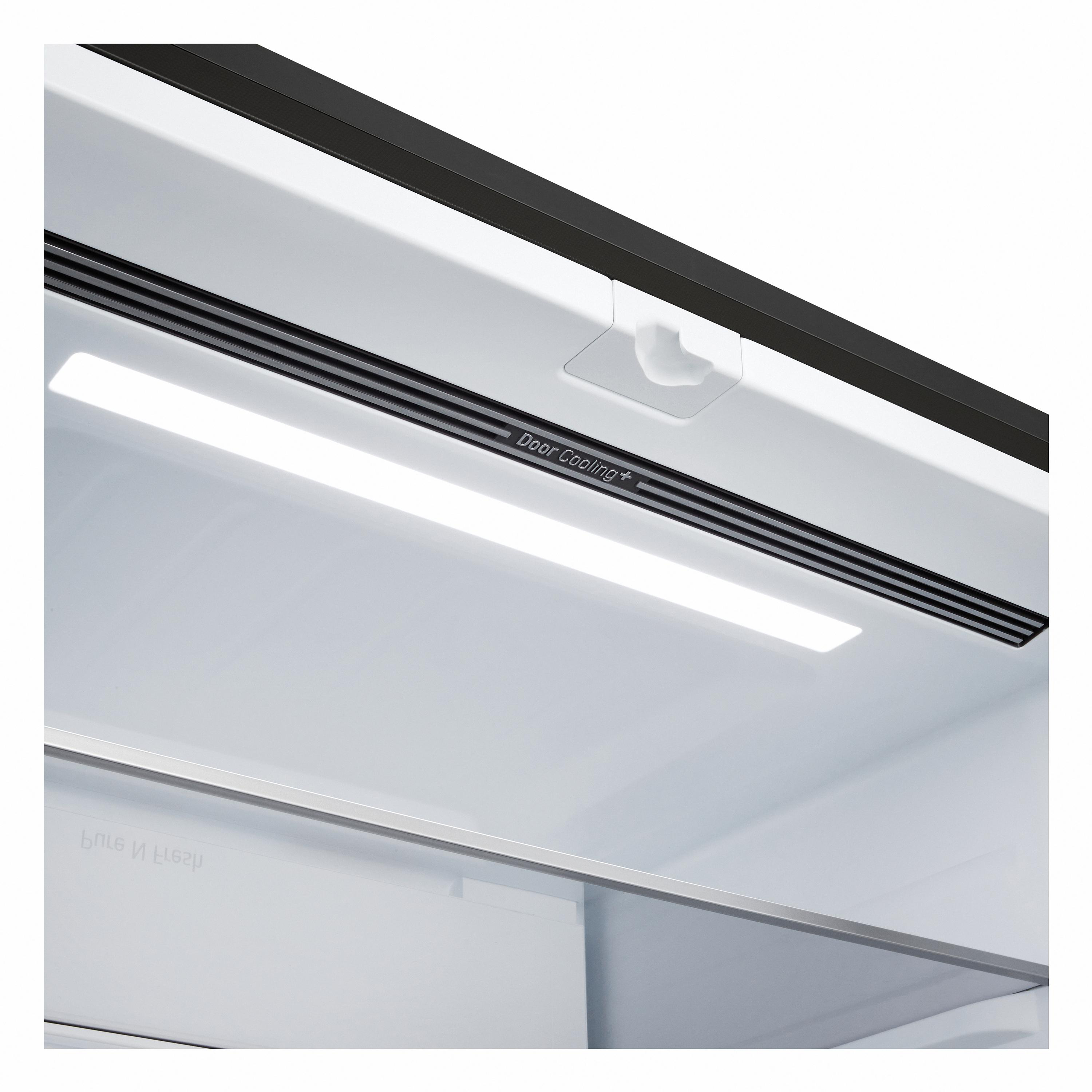 Innenansicht eines Kühlschranks mit LED-Beleuchtung und Door Cooling Plus-Technologie.