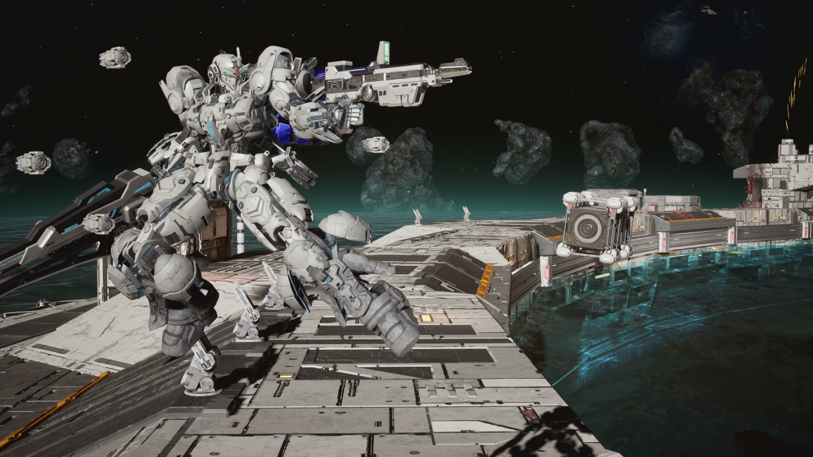 Ein weißer Mech mit Waffe steht auf einer Raumstation im All mit Asteroiden im Hintergrund.