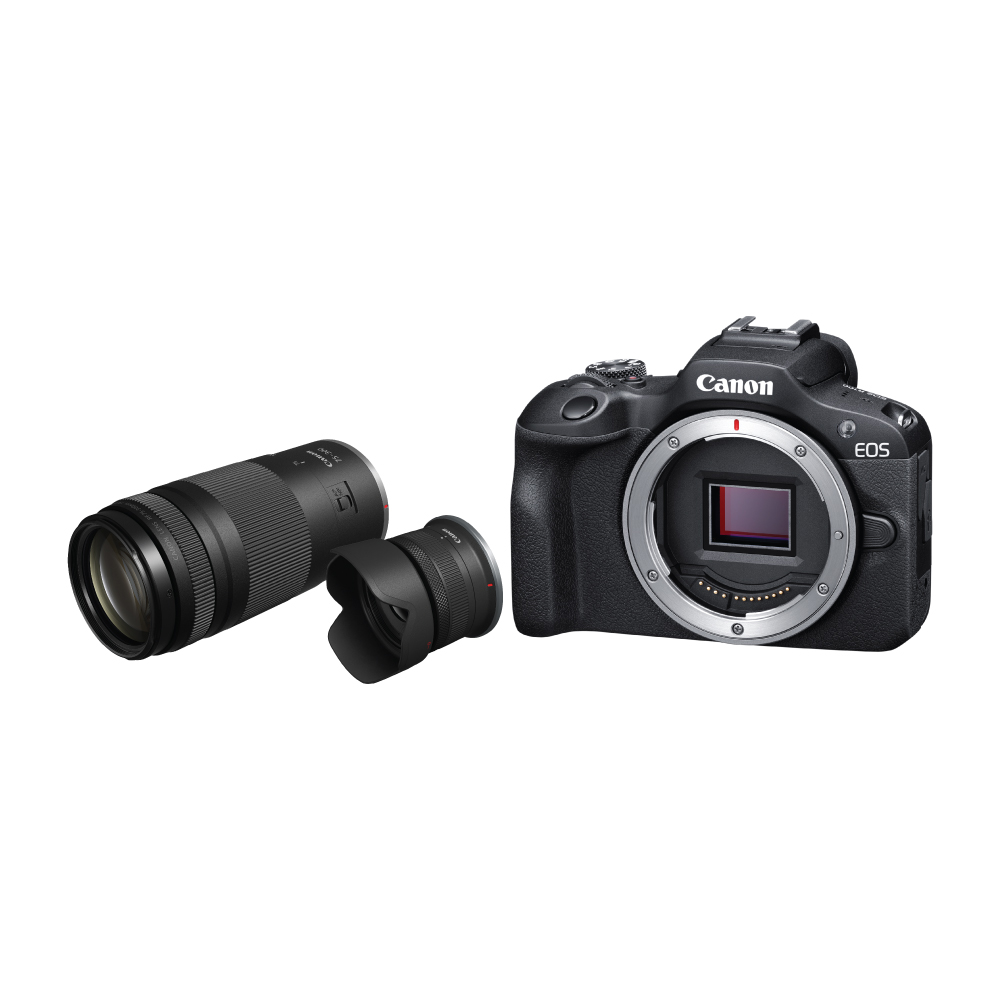 Beyaz arka planda iki farklı lensli siyah Canon EOS kamera.
