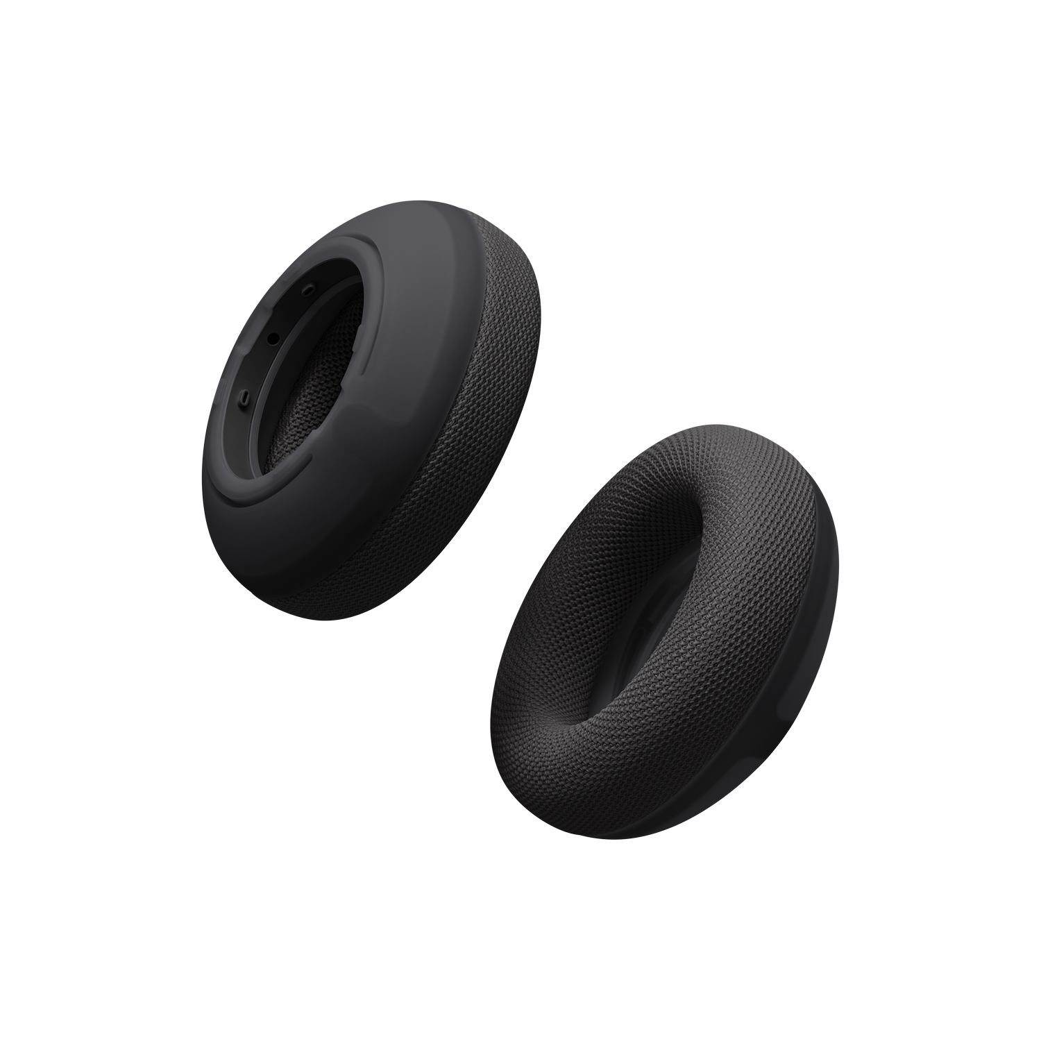 Dos almohadillas negras para auriculares flotan sobre fondo oscuro.