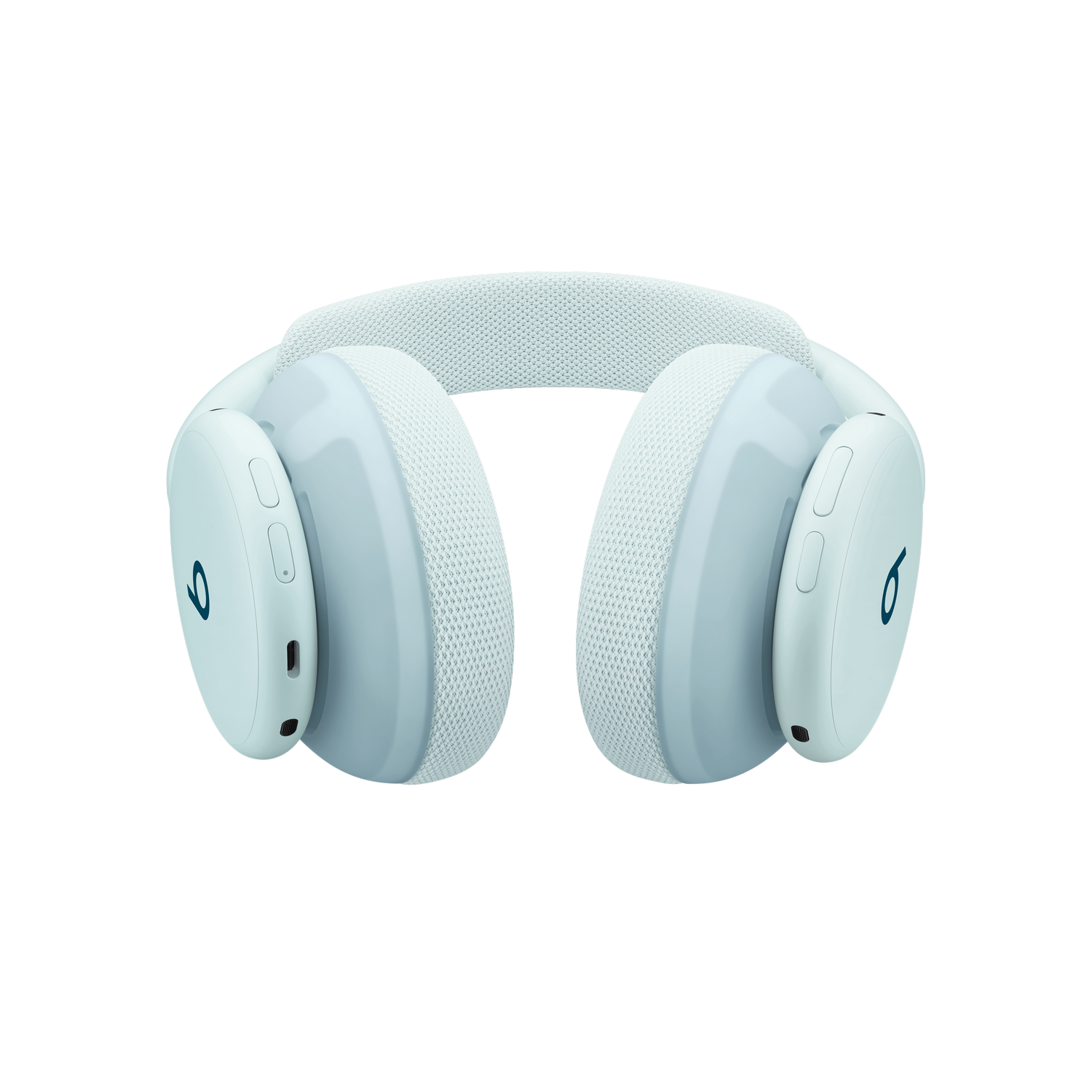 Auriculares inalámbricos de diadema azul claro con el logotipo de Beats sobre fondo negro.
