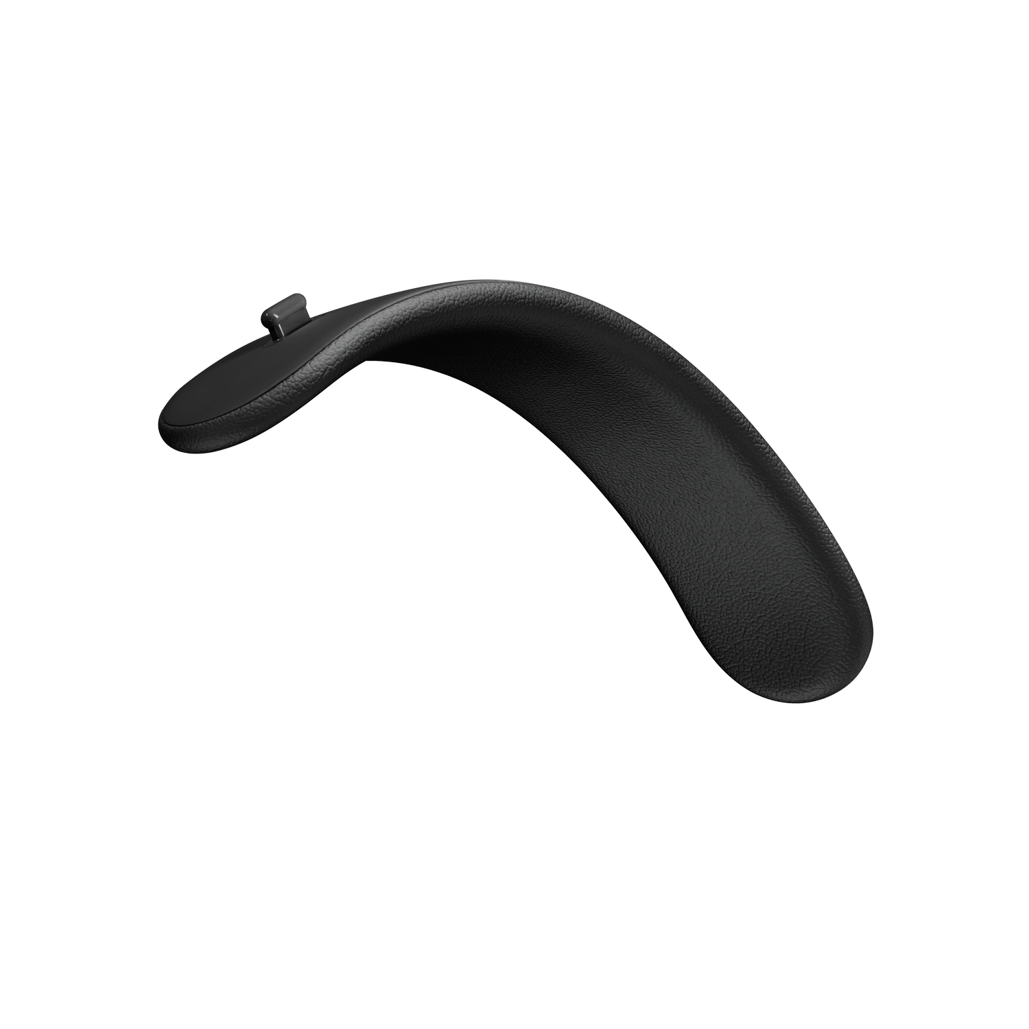 Un reposabrazos negro curvado con textura de cuero sobre un fondo negro.