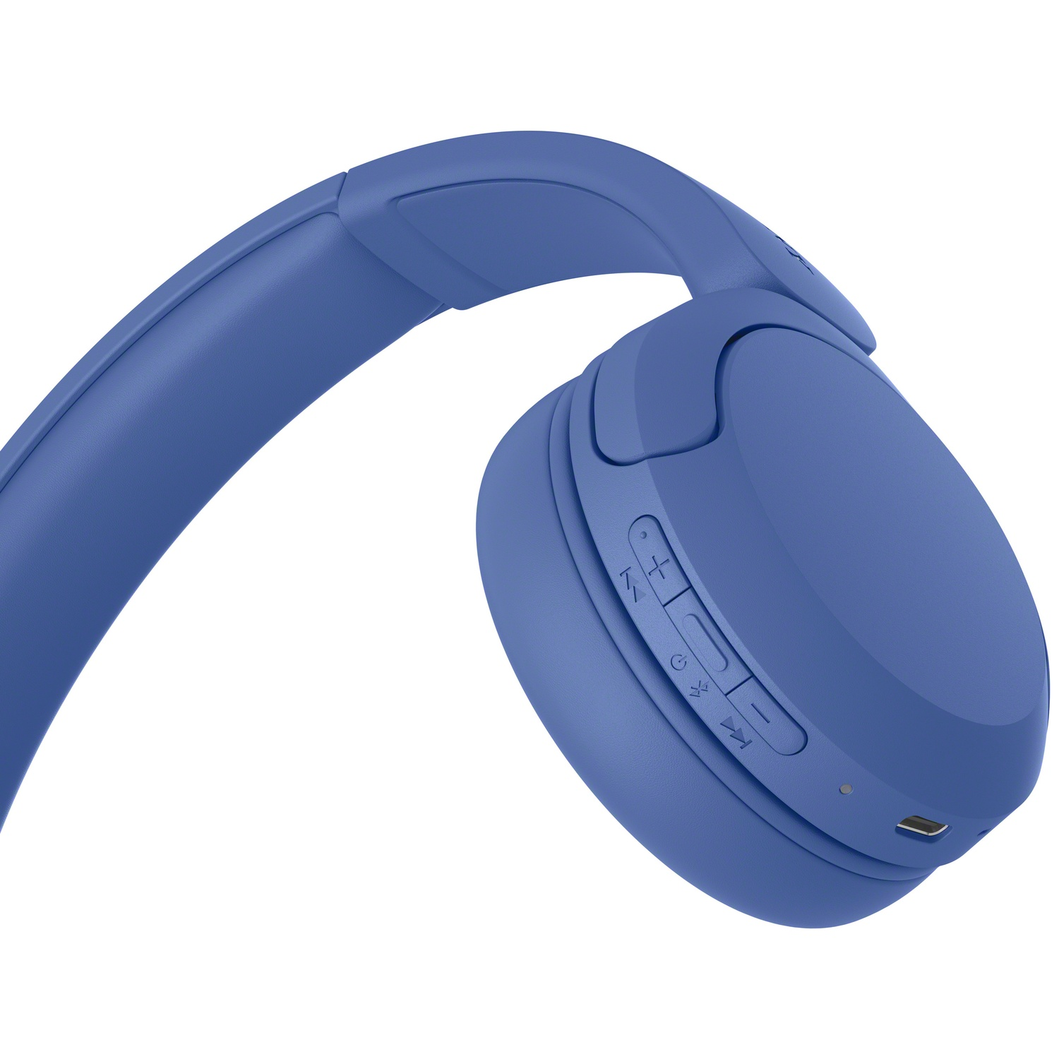 Gros plan d'un casque sans fil bleu avec des boutons de commande visibles sur fond blanc.