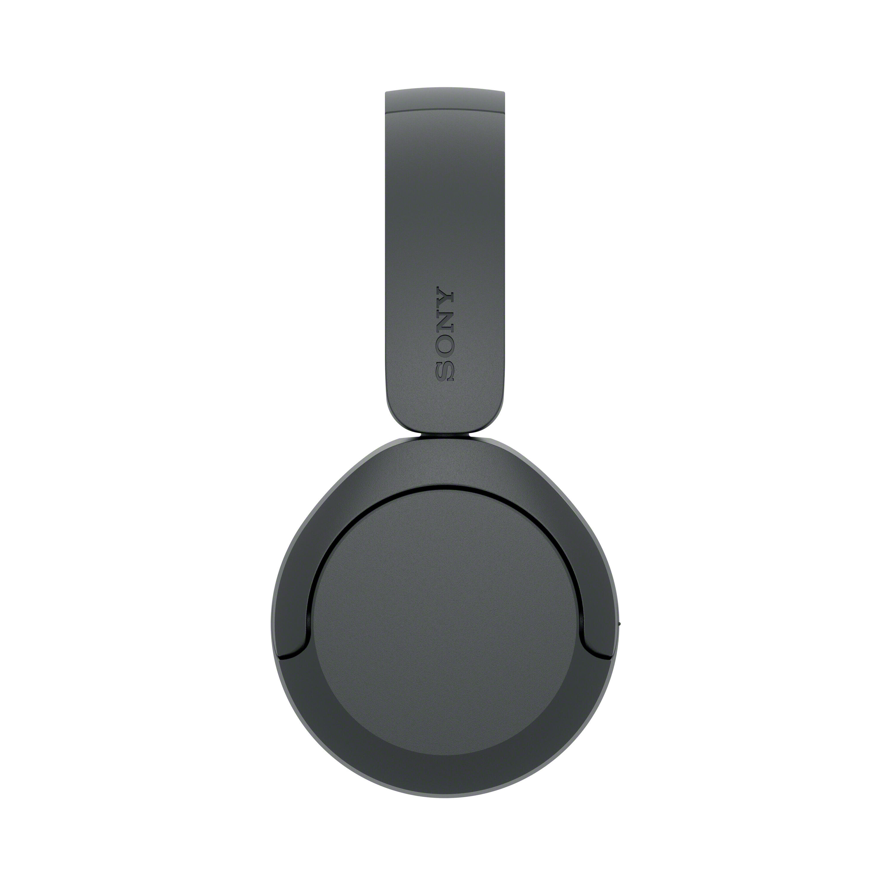 Auriculares negros de Sony vistos de lado sobre fondo blanco.