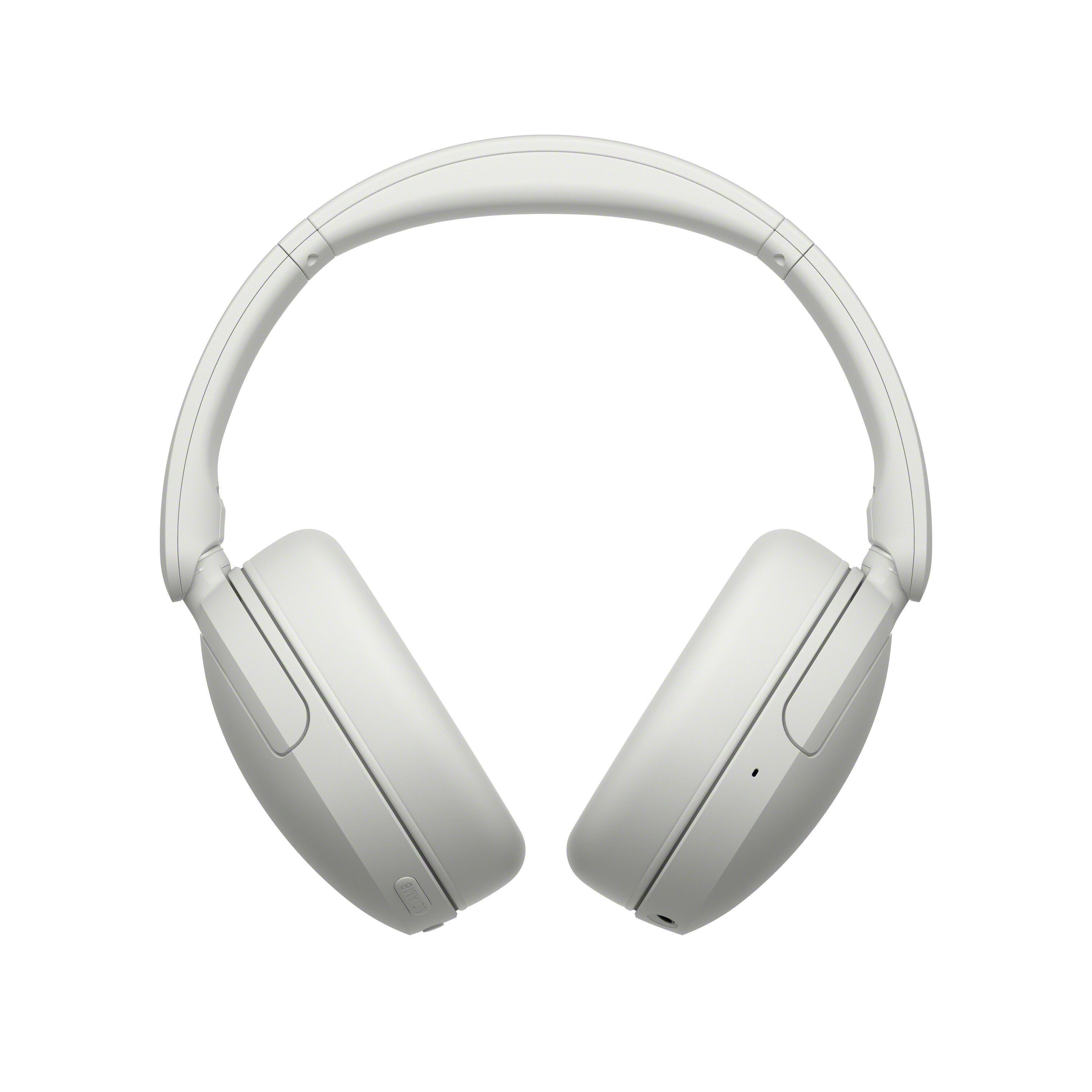 Auriculares inalambricos blancos de diadema sobre fondo blanco.
