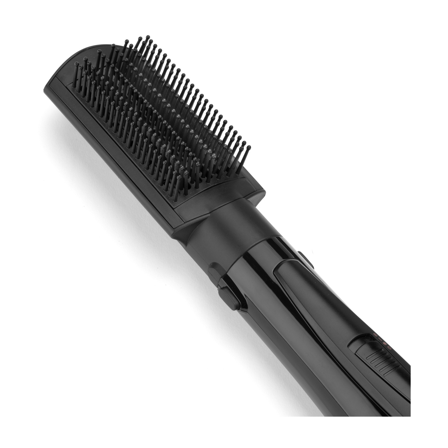 Una spazzola per capelli nera con setole fini su sfondo bianco.