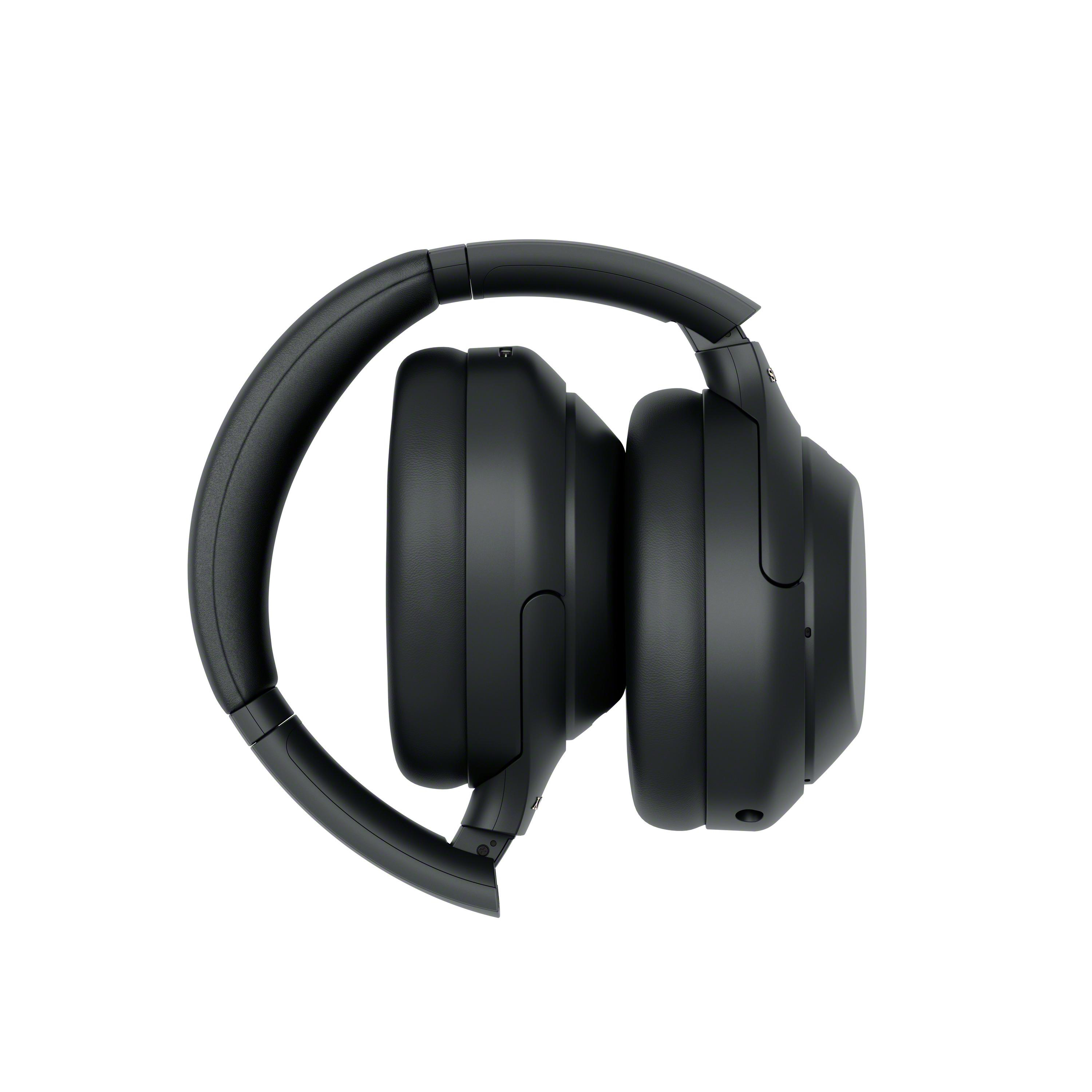 Schwarze Over-Ear-Kopfhörer mit gepolsterten Ohrmuscheln vor weißem Hintergrund.