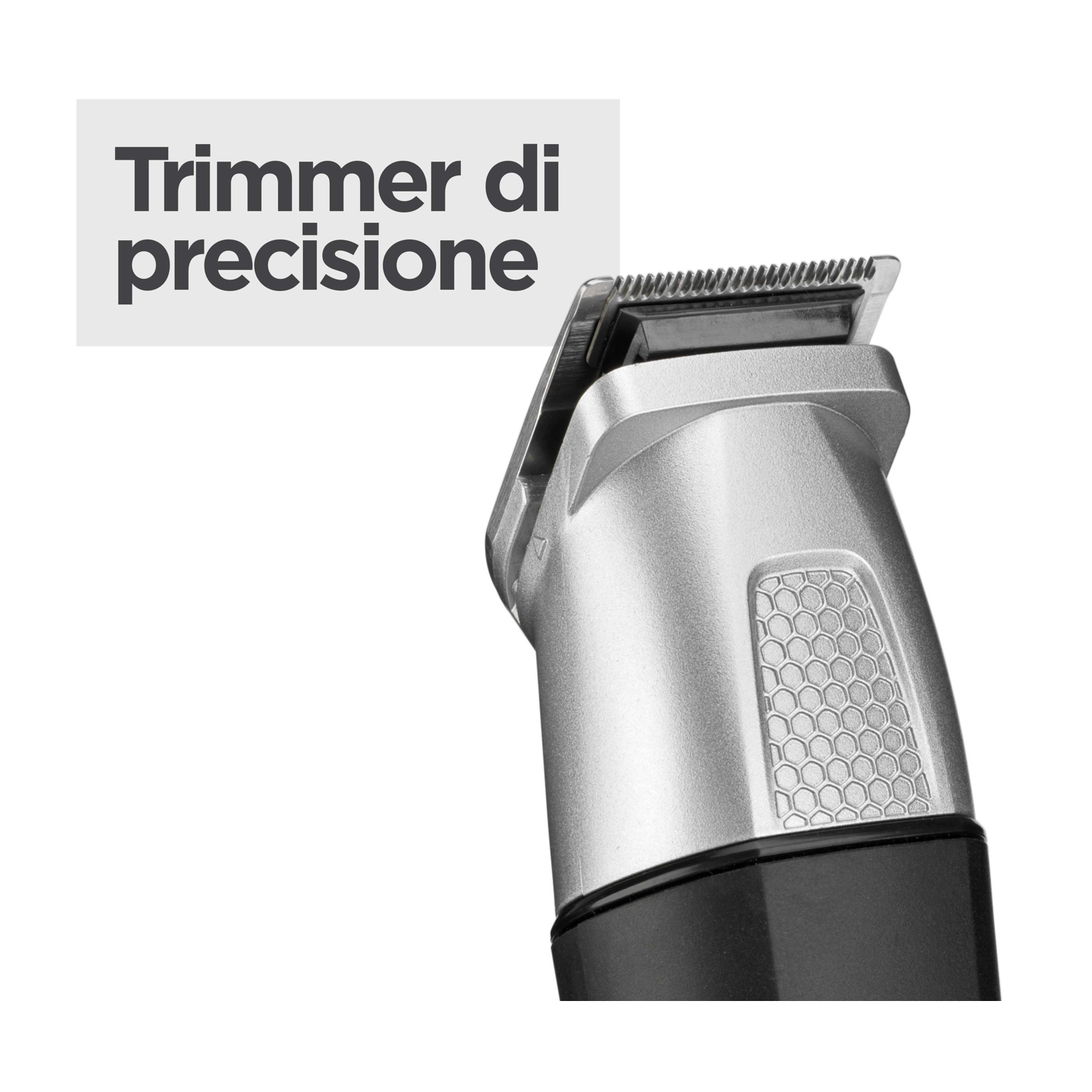 Primo piano di un tagliacapelli argento e nero con lama in metallo e scritta "Trimmer di precisione".