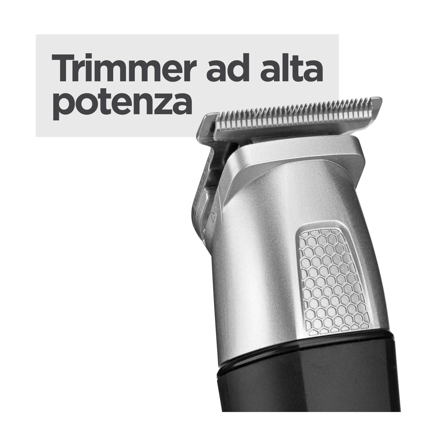 Primo piano di un tagliacapelli argento e nero con testo sullo sfondo.