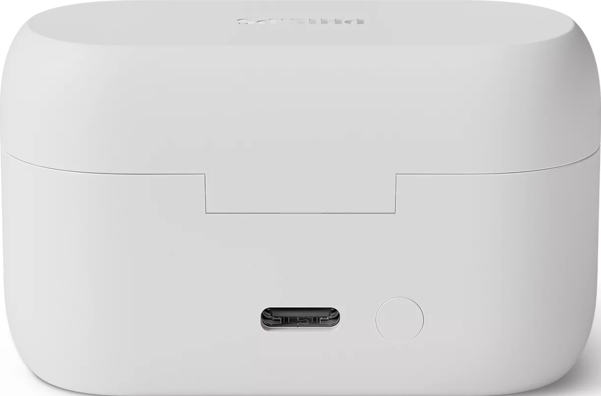 Arrière d'un étui de charge blanc avec un port USB-C et un bouton.