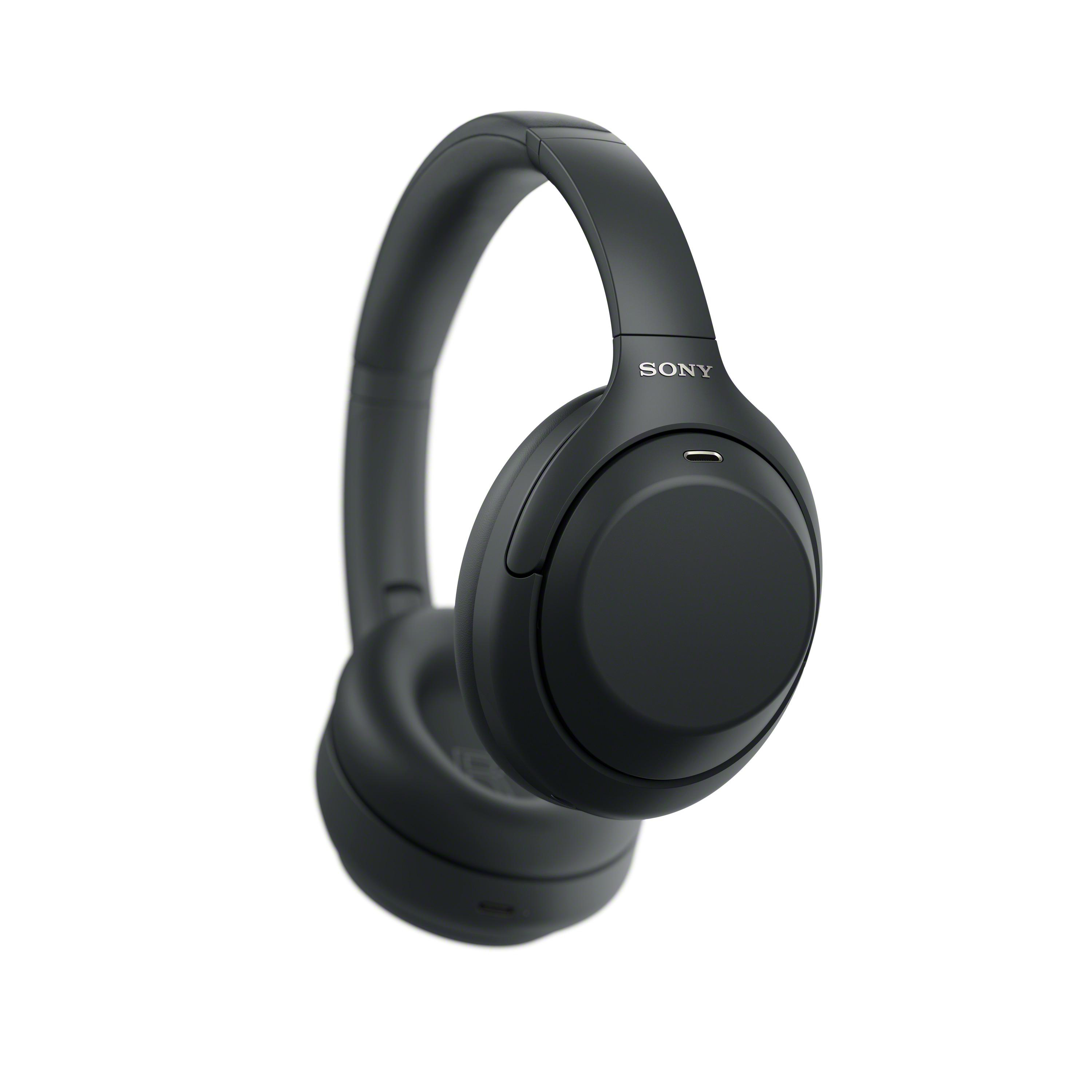 Schwarze Sony Over-Ear-Kopfhörer vor weißem Hintergrund.
