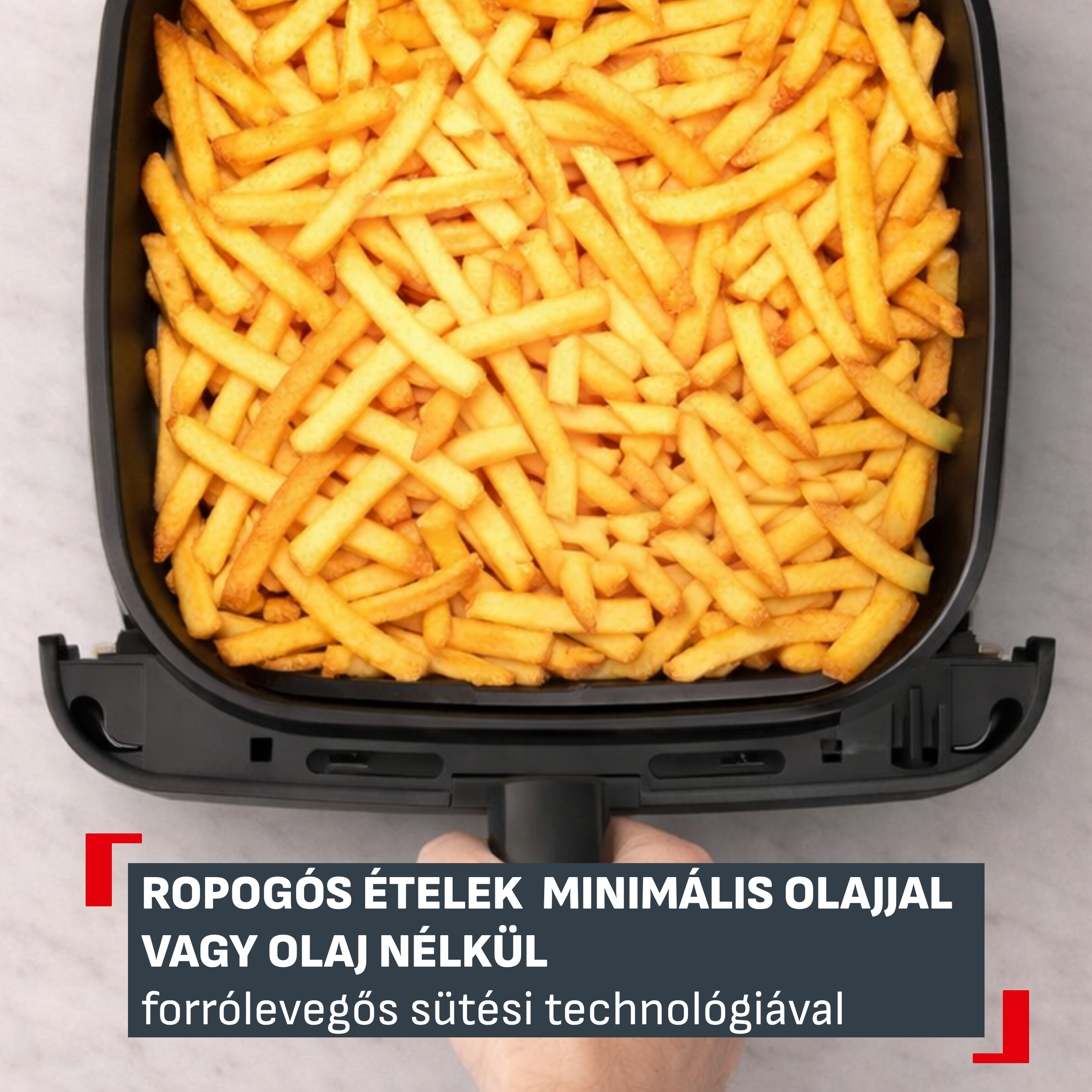 Aranyló sült krumpli egy fekete air fryer kosárban, alatta magyar felirattal.