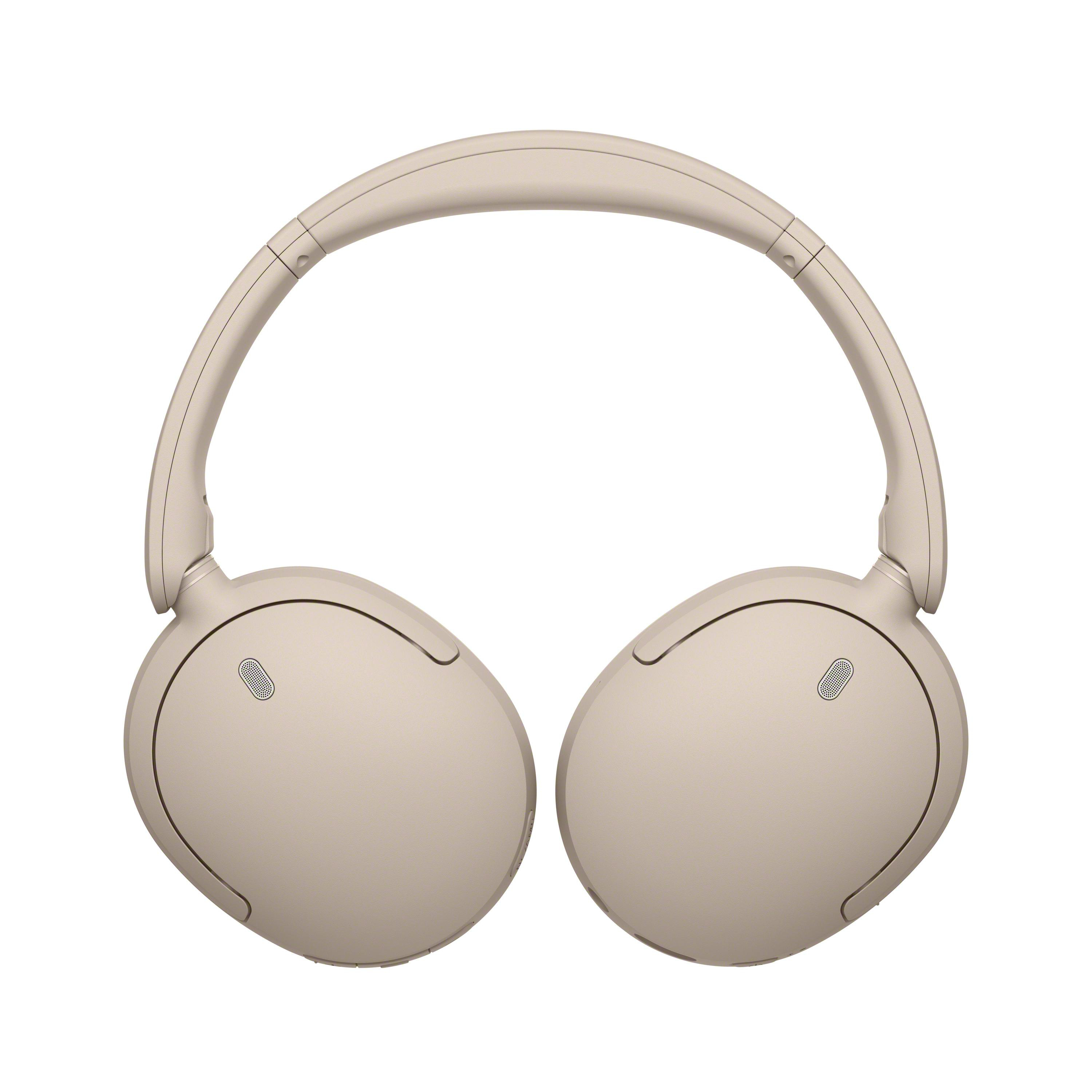 Beige, kabellose Over-Ear-Kopfhörer vor schlichtem weißen Hintergrund.
